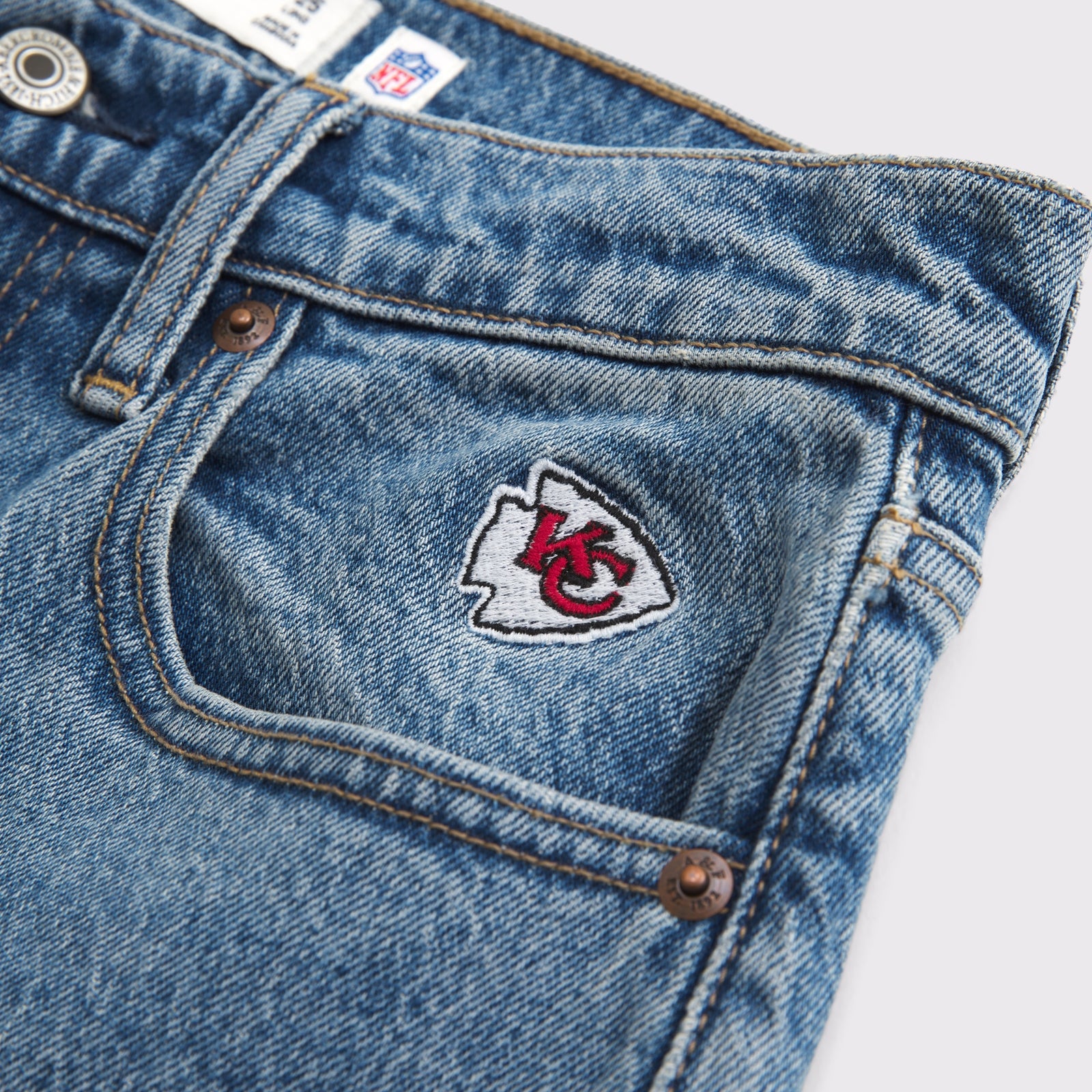 Abercrombie Curve Love High Rise 90s Relaxed Philadelphia Eagles Embroidered Jean