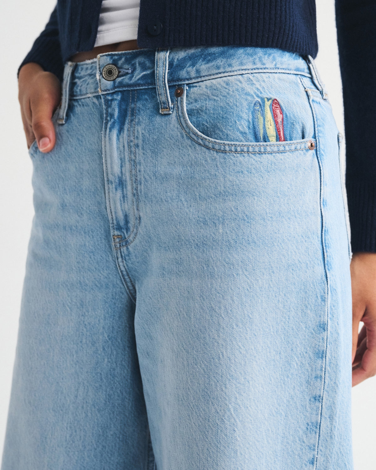 Abercrombie Curve Love High Rise Wide Leg Fish Embroidered Jean