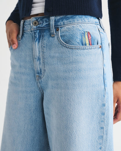 Abercrombie Curve Love High Rise Wide Leg Fish Embroidered Jean