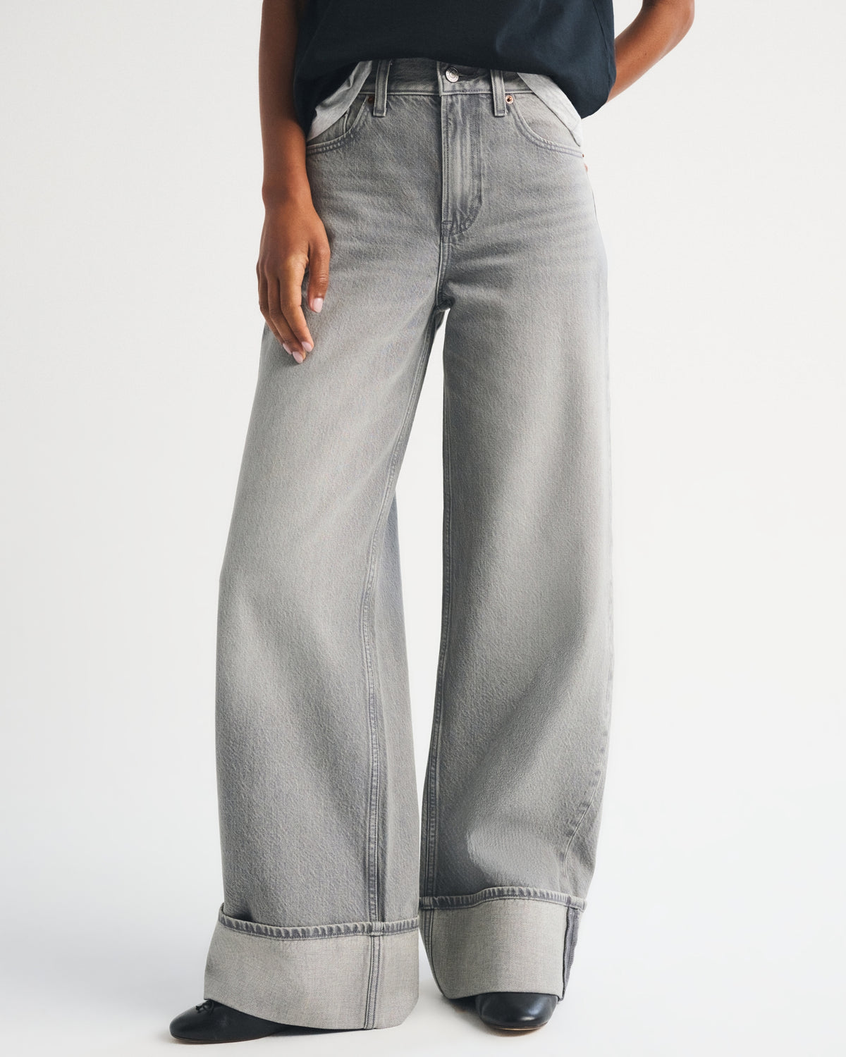 Abercrombie High Rise Wide Leg Fish Embroidered Jean