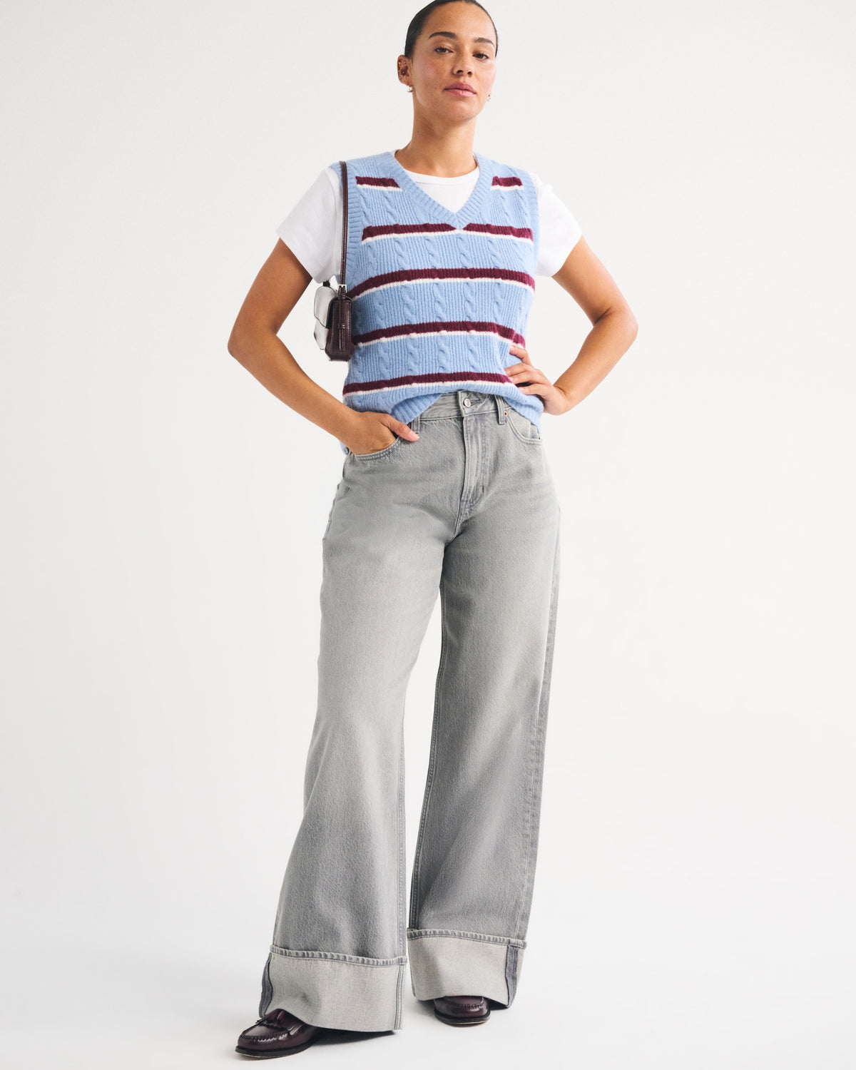 Abercrombie Curve Love High Rise Wide Leg Fish Embroidered Jean