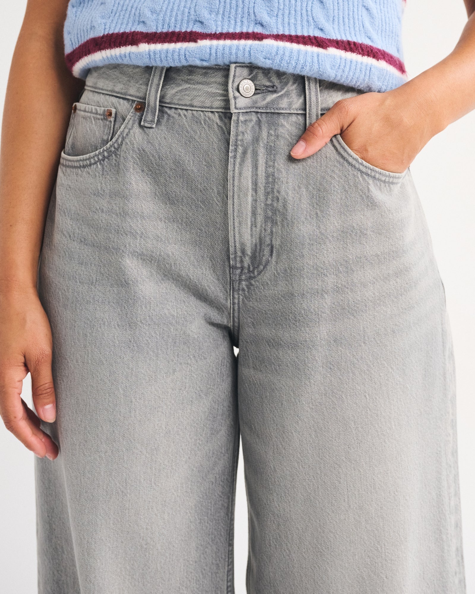 Abercrombie Curve Love High Rise Wide Leg Fish Embroidered Jean