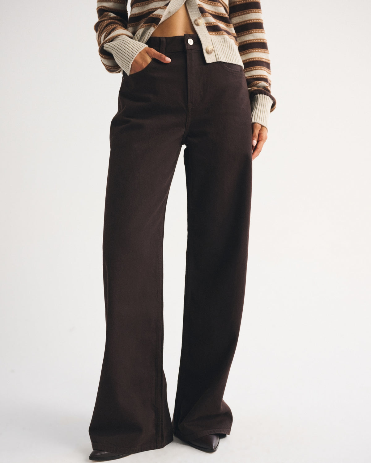 Abercrombie High Rise Wide Leg Fish Embroidered Jean