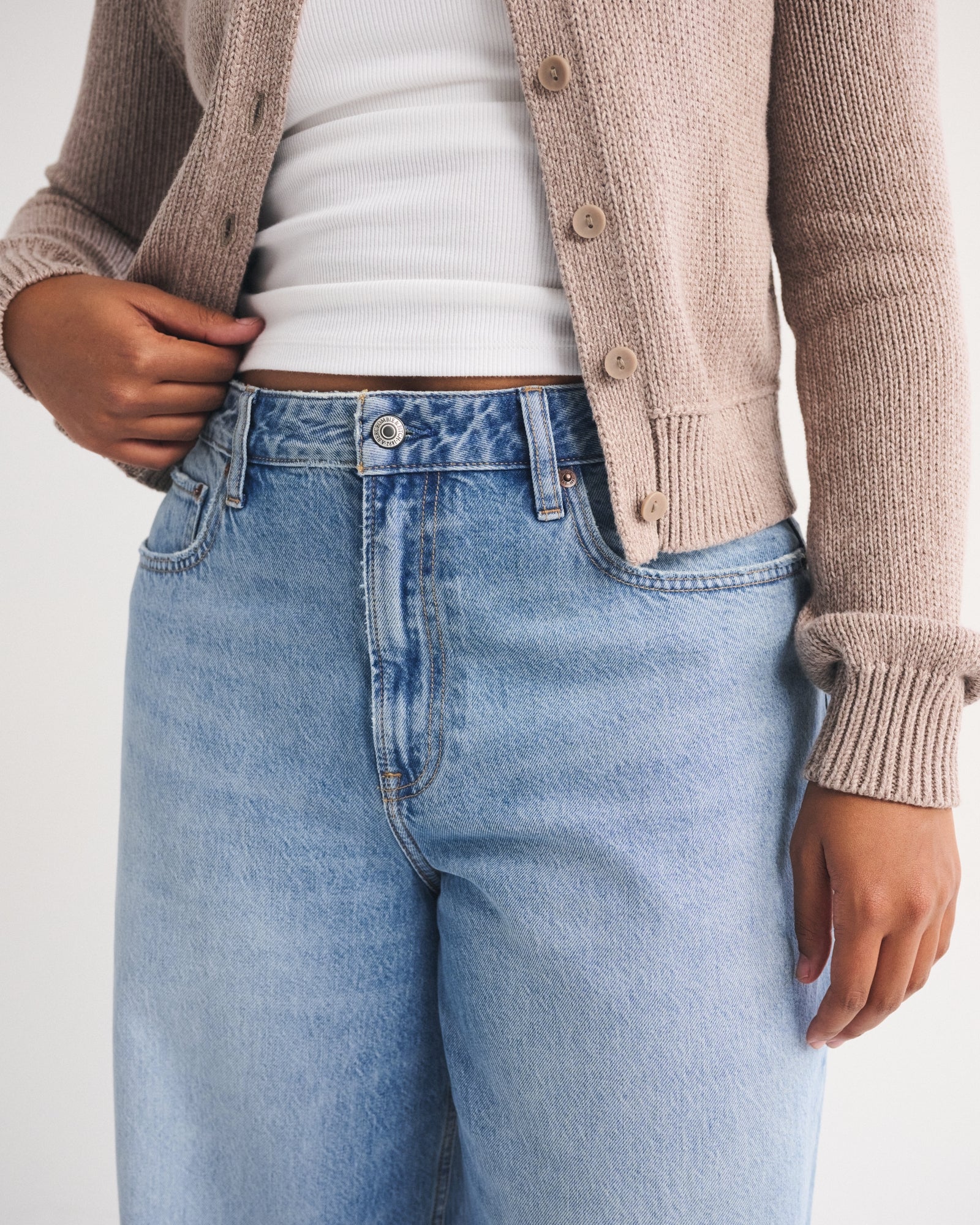 Abercrombie Curve Love High Rise Wide Leg Fish Embroidered Jean
