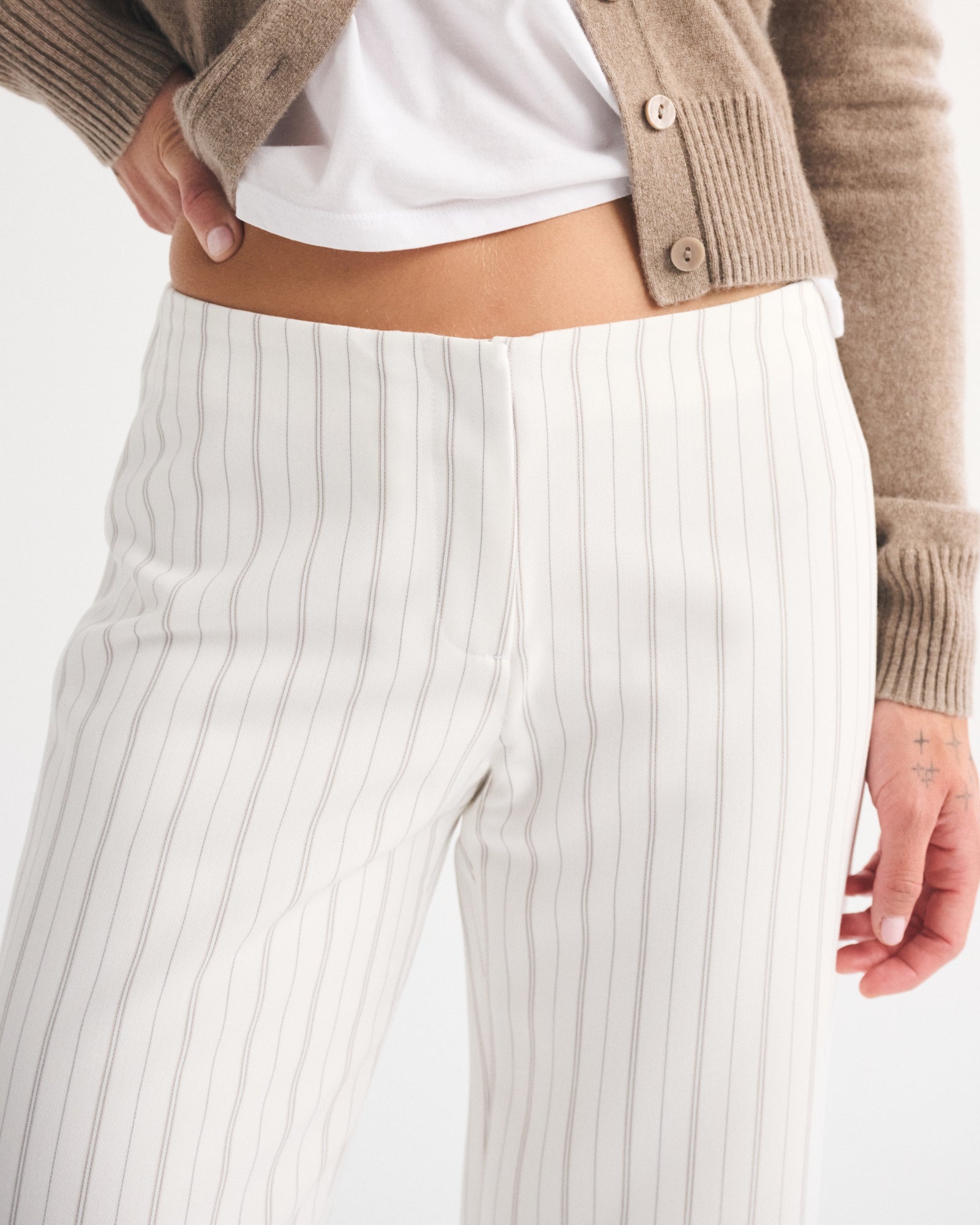 Abercrombie Clean Waist Low Rise Tailored Wide Leg Pant