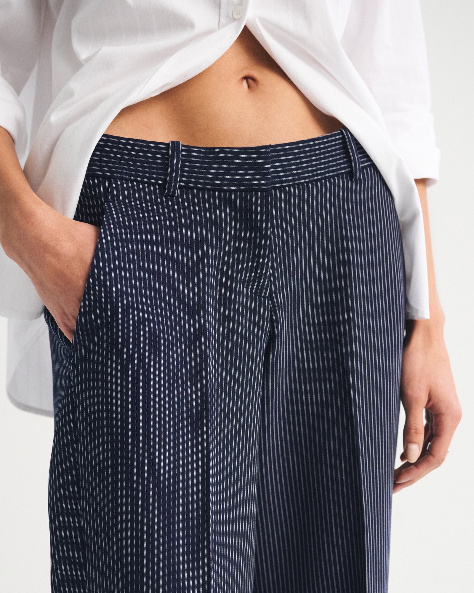 Abercrombie Low Rise Adjustable Waist Tailored Straight Pant