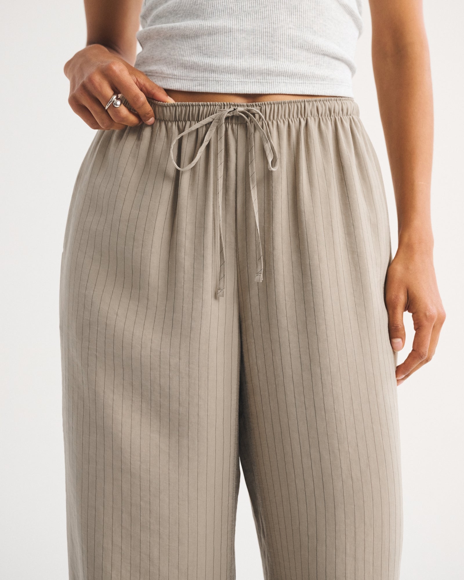 Abercrombie A&F Gemma Suiting Wide Leg Pull-On Pant
