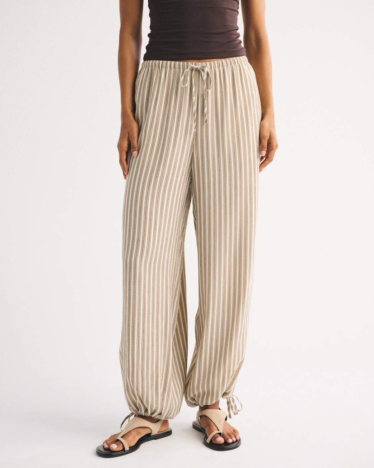 Abercrombie Convertible Crinkle Balloon Pull-On Pant