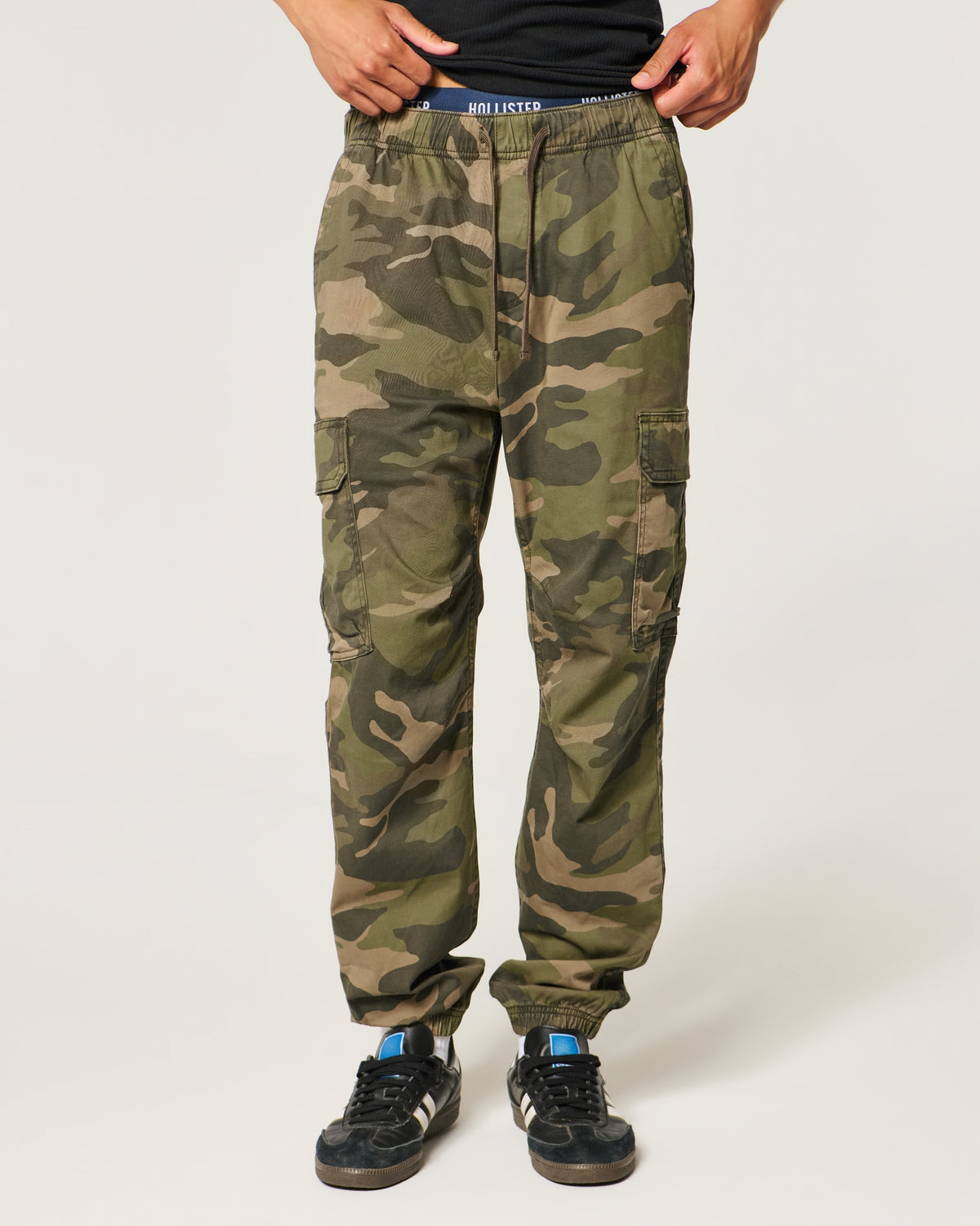 Hollister Loose Twill Cargo Joggers
