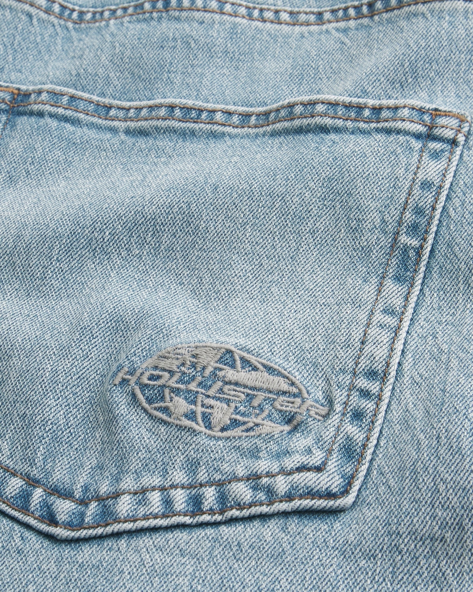 Hollister Low-Rise Baggy Jeans