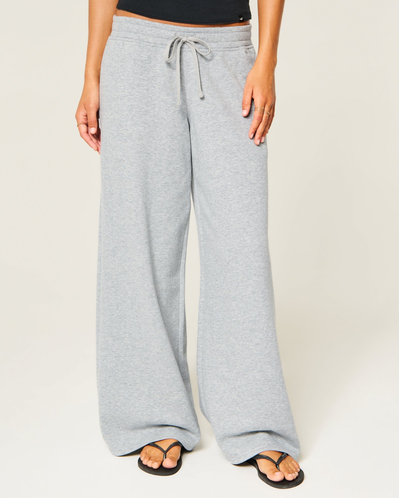 Hollister Hollister Feel Good Low-Rise Baggy Sweatpants