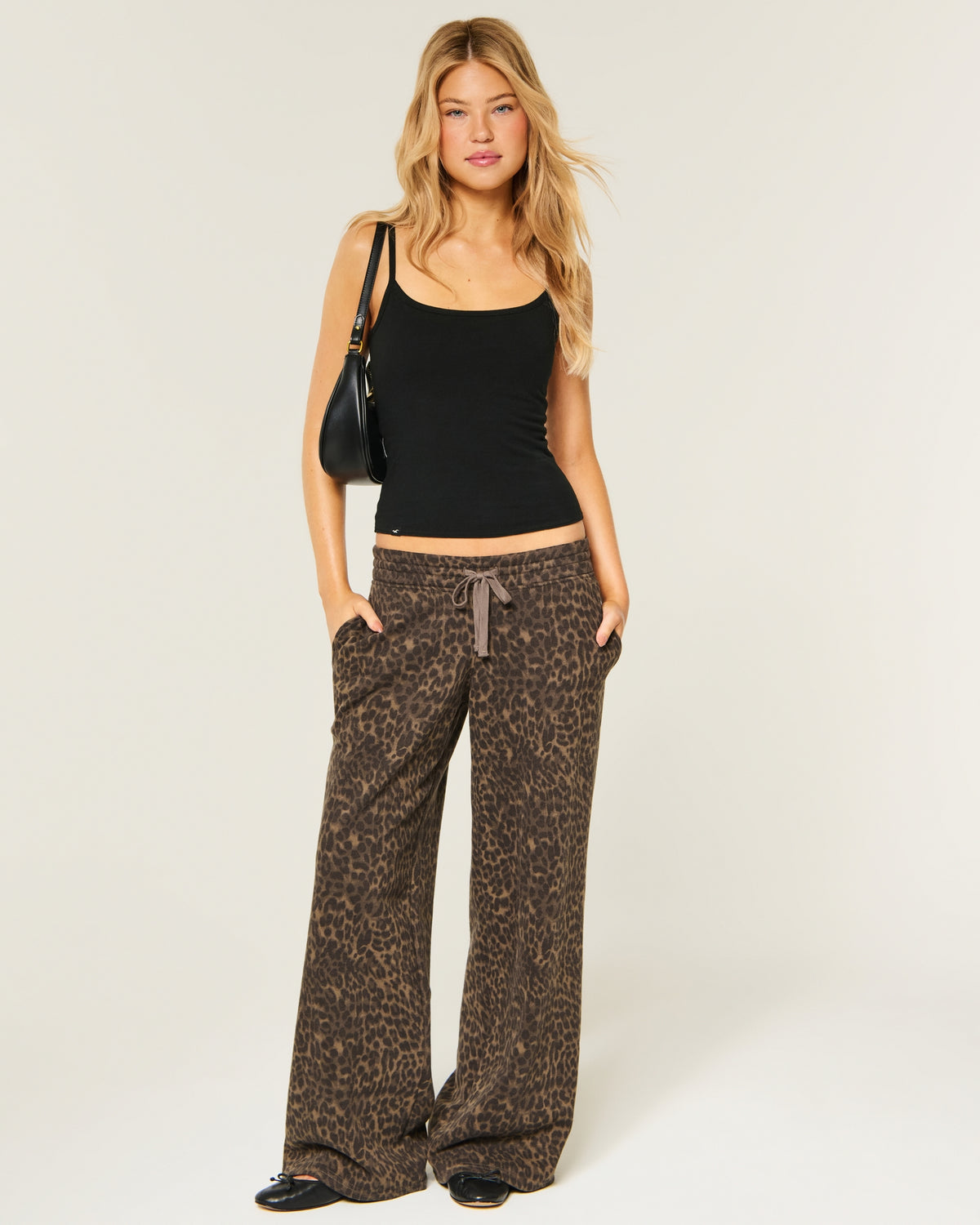 Hollister Hollister Feel Good Low-Rise Baggy Sweatpants