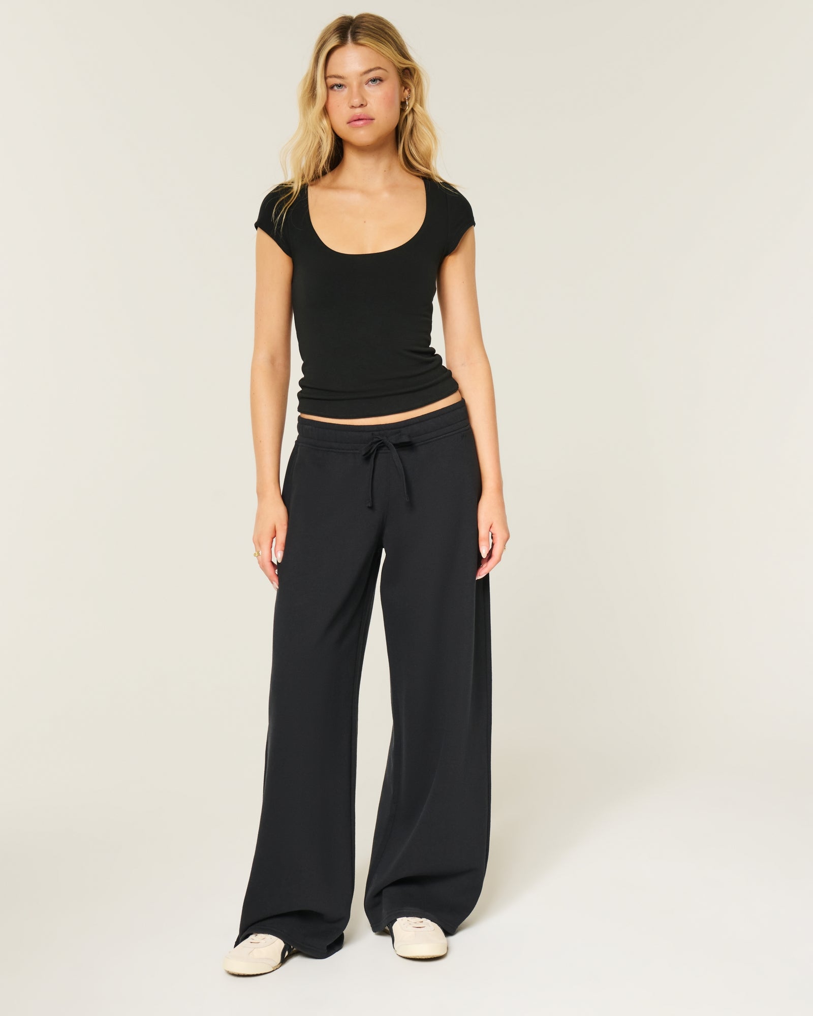 Hollister Hollister Feel Good Low-Rise Baggy Sweatpants