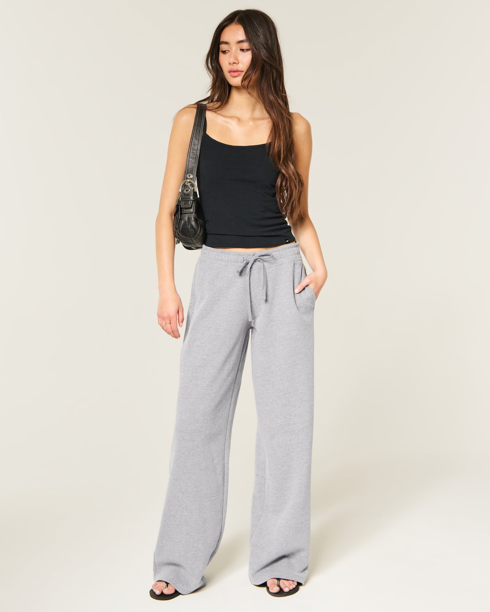 Hollister Hollister Feel Good Low-Rise Baggy Sweatpants
