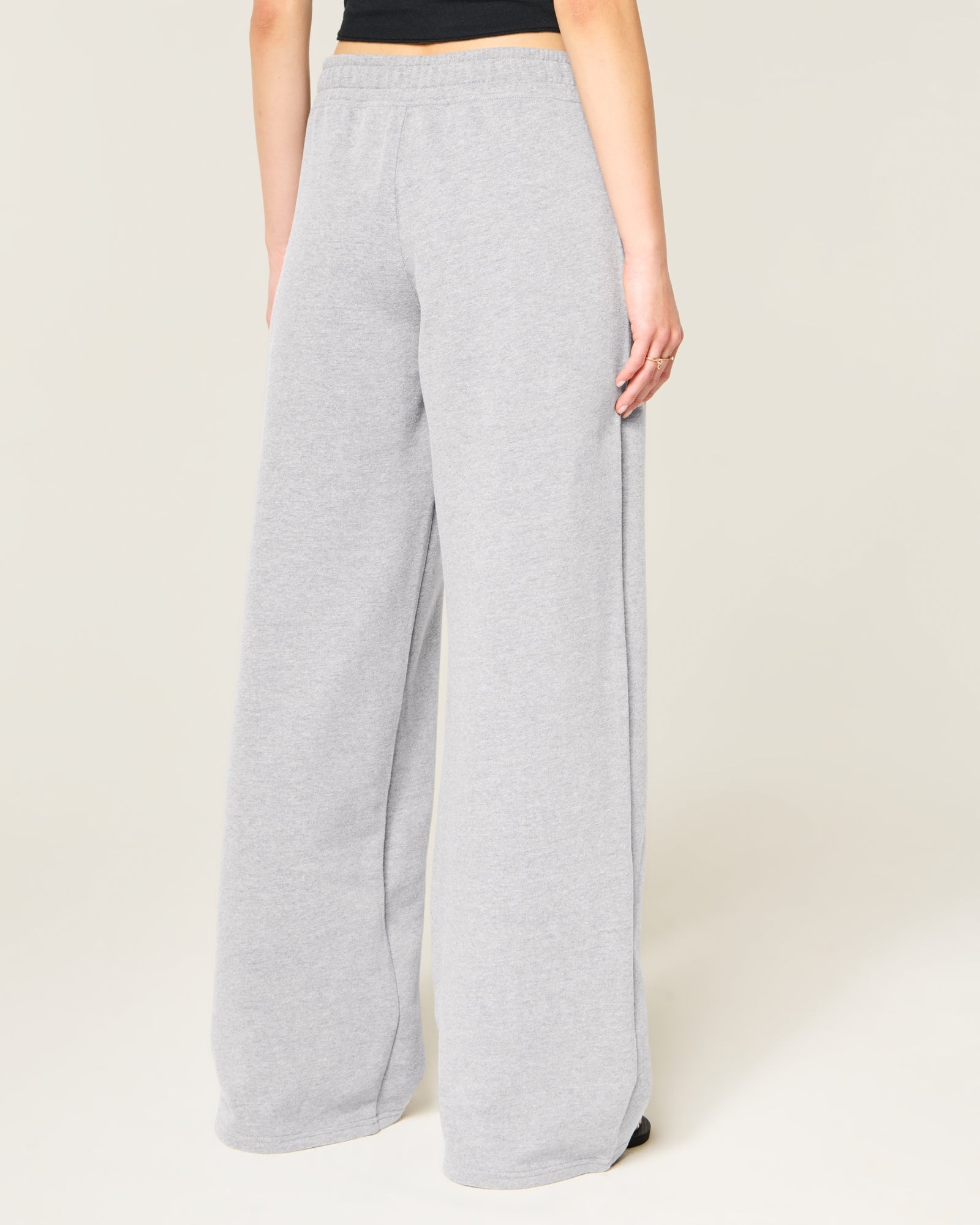 Hollister Hollister Feel Good Low-Rise Baggy Sweatpants