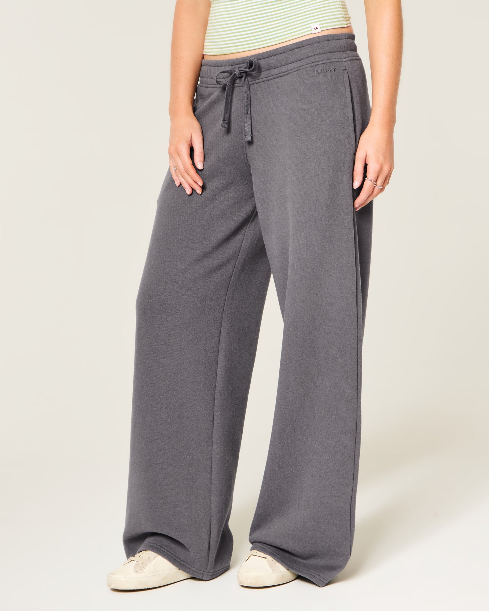 Hollister Hollister Feel Good Low-Rise Baggy Sweatpants