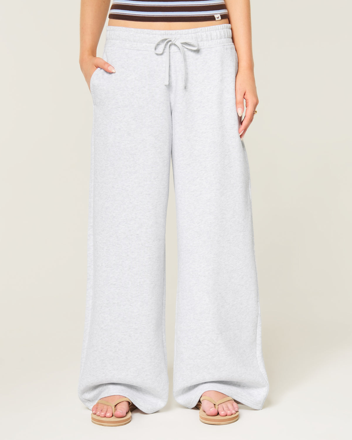 Hollister Hollister Feel Good Low-Rise Baggy Sweatpants