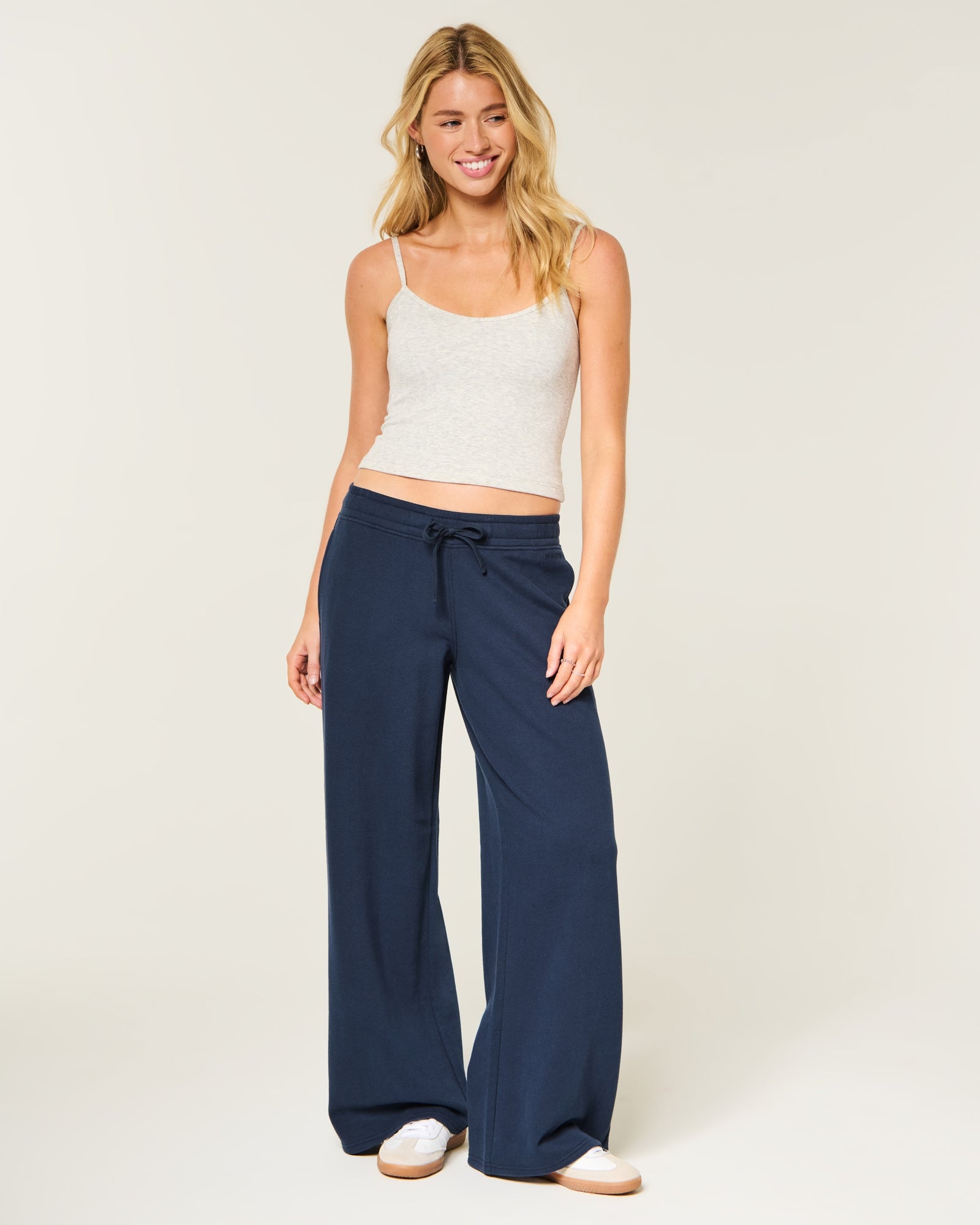 Hollister Hollister Feel Good Low-Rise Baggy Sweatpants