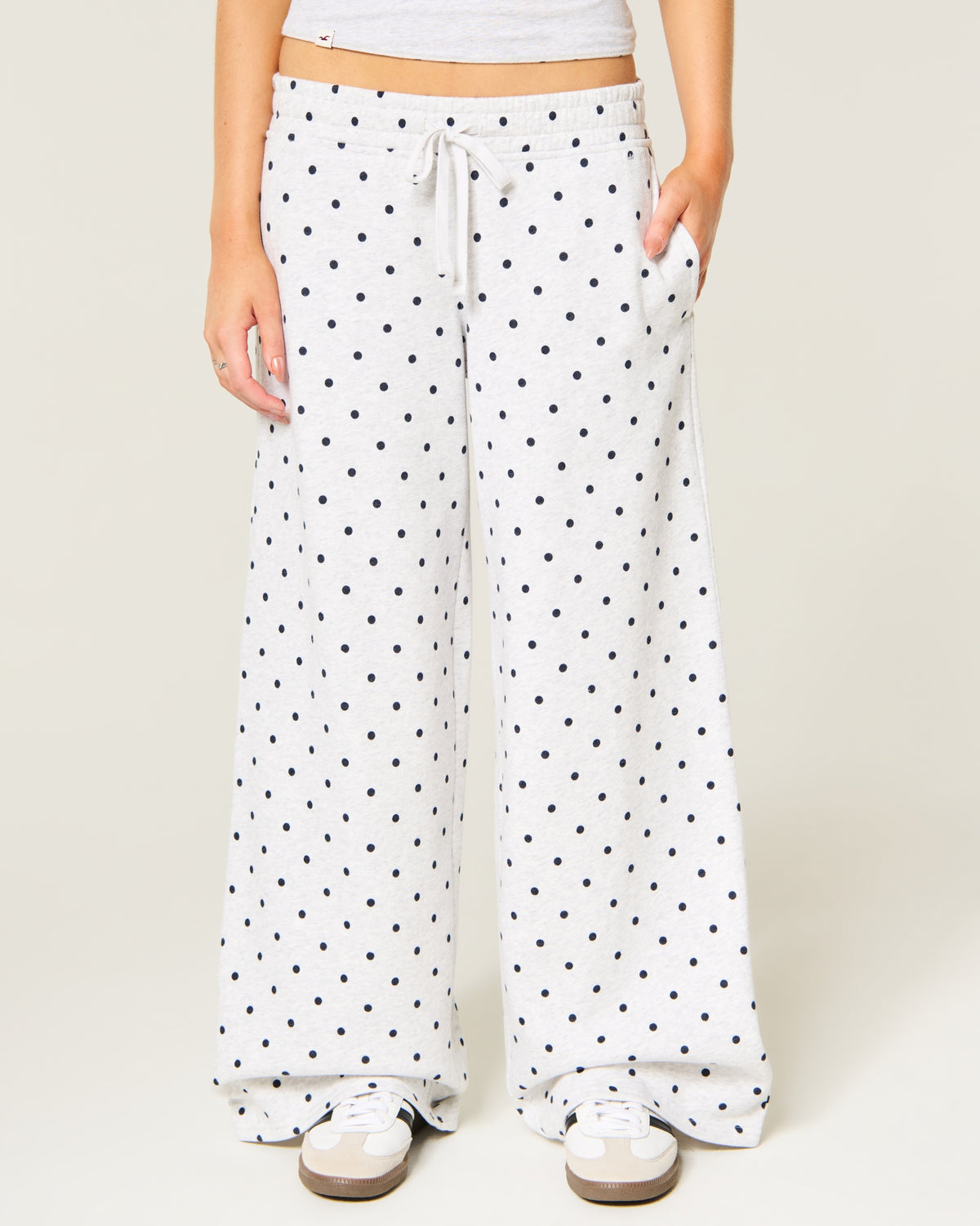 Hollister Hollister Feel Good Low-Rise Baggy Sweatpants