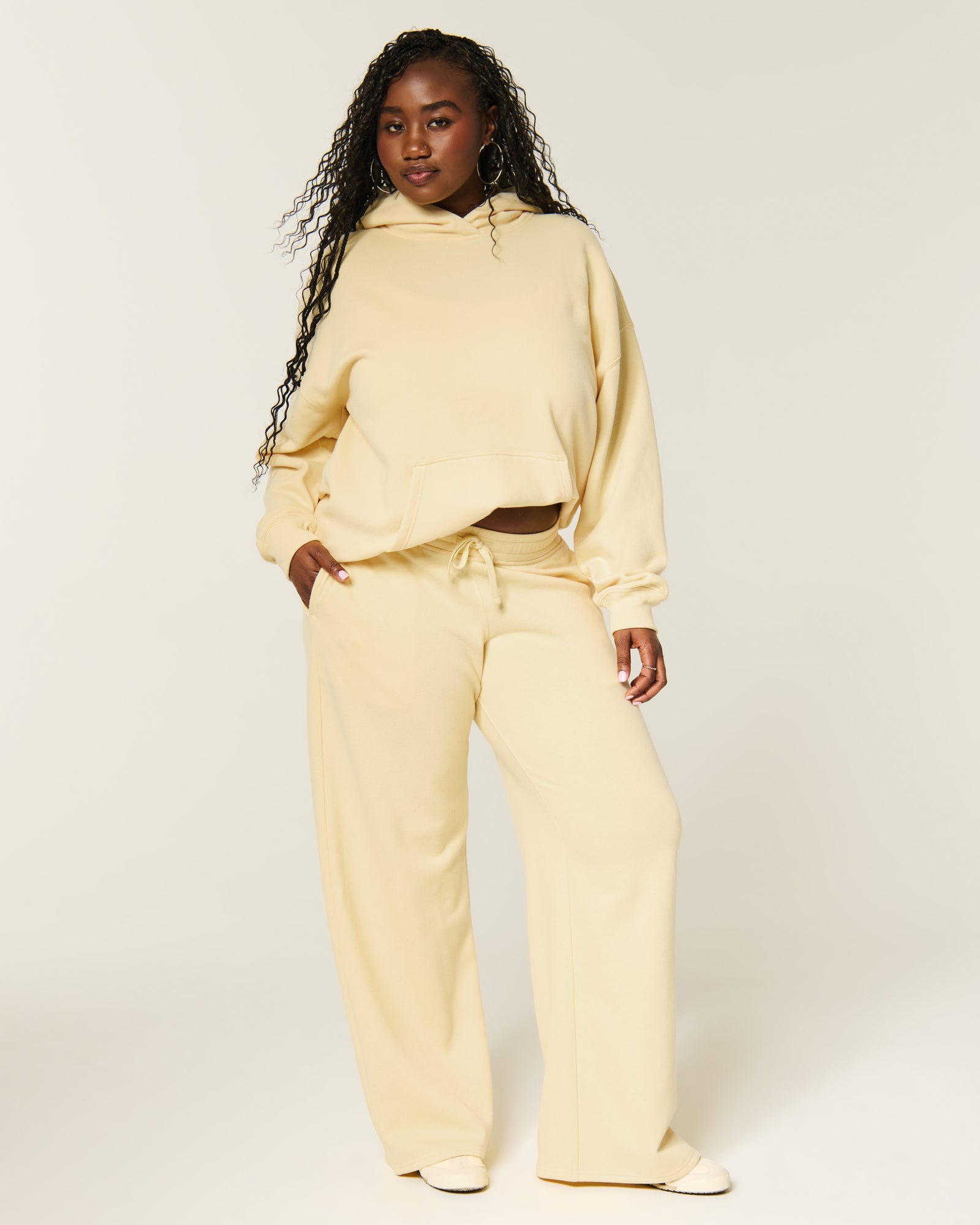 Hollister Hollister Feel Good Low-Rise Baggy Sweatpants