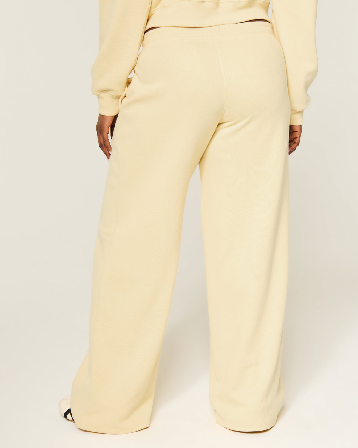 Hollister Hollister Feel Good Low-Rise Baggy Sweatpants