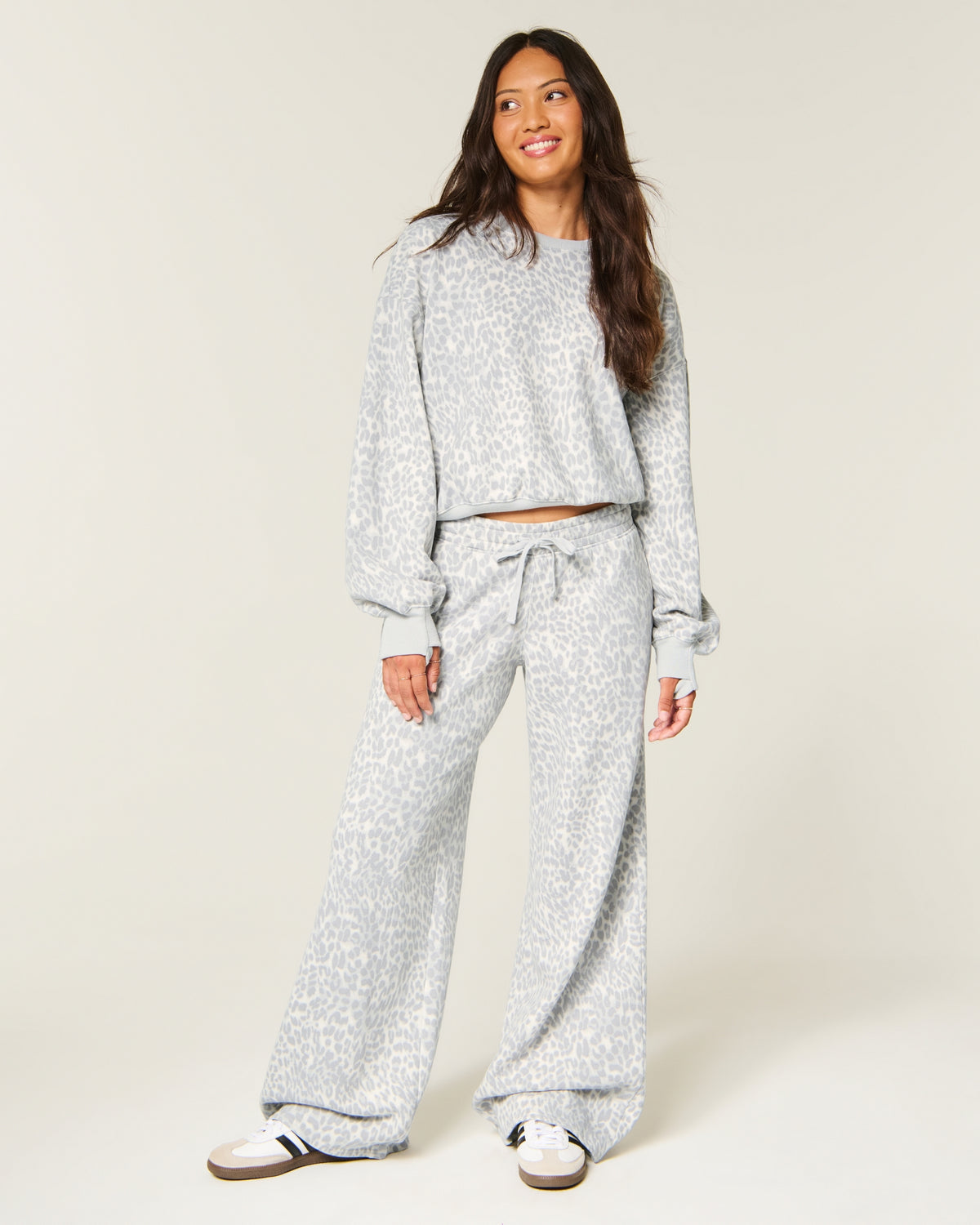 Hollister Hollister Feel Good Low-Rise Baggy Sweatpants