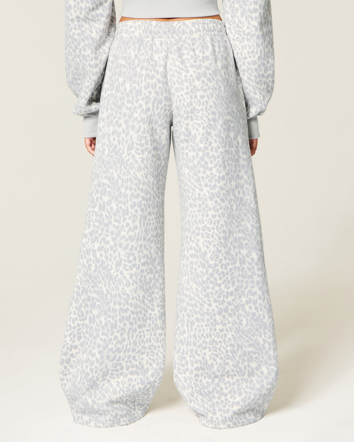 Hollister Hollister Feel Good Low-Rise Baggy Sweatpants
