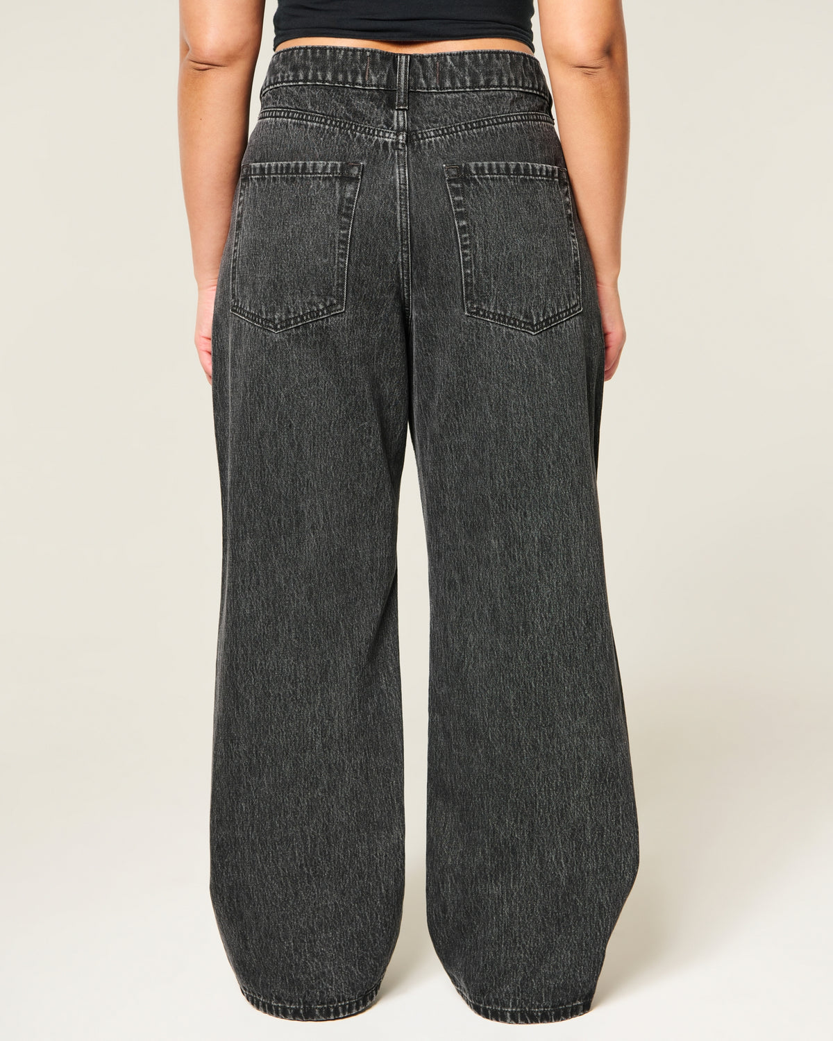 Hollister Curvy High-Rise Baggy Jeans