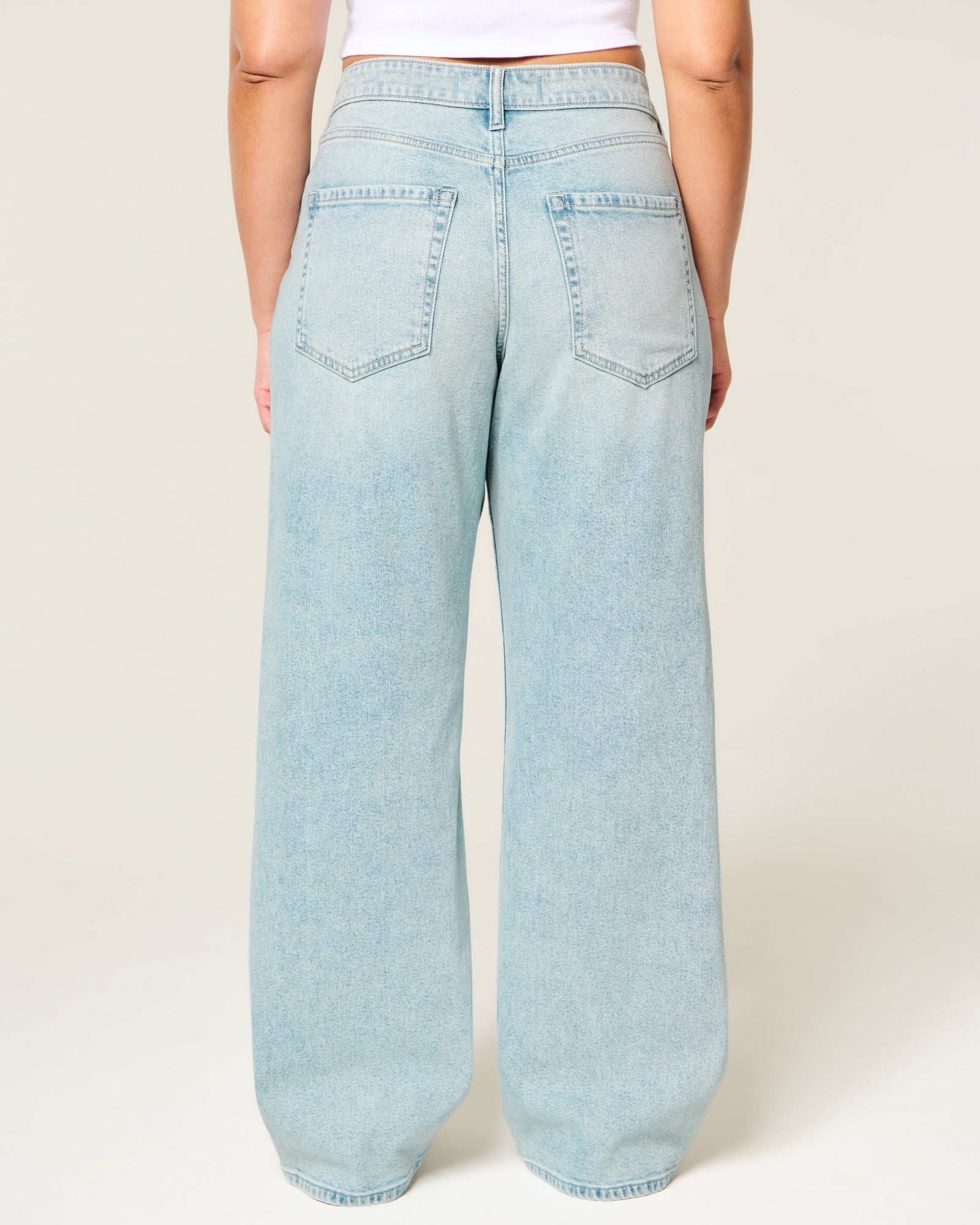 Hollister Curvy High-Rise Baggy Jeans