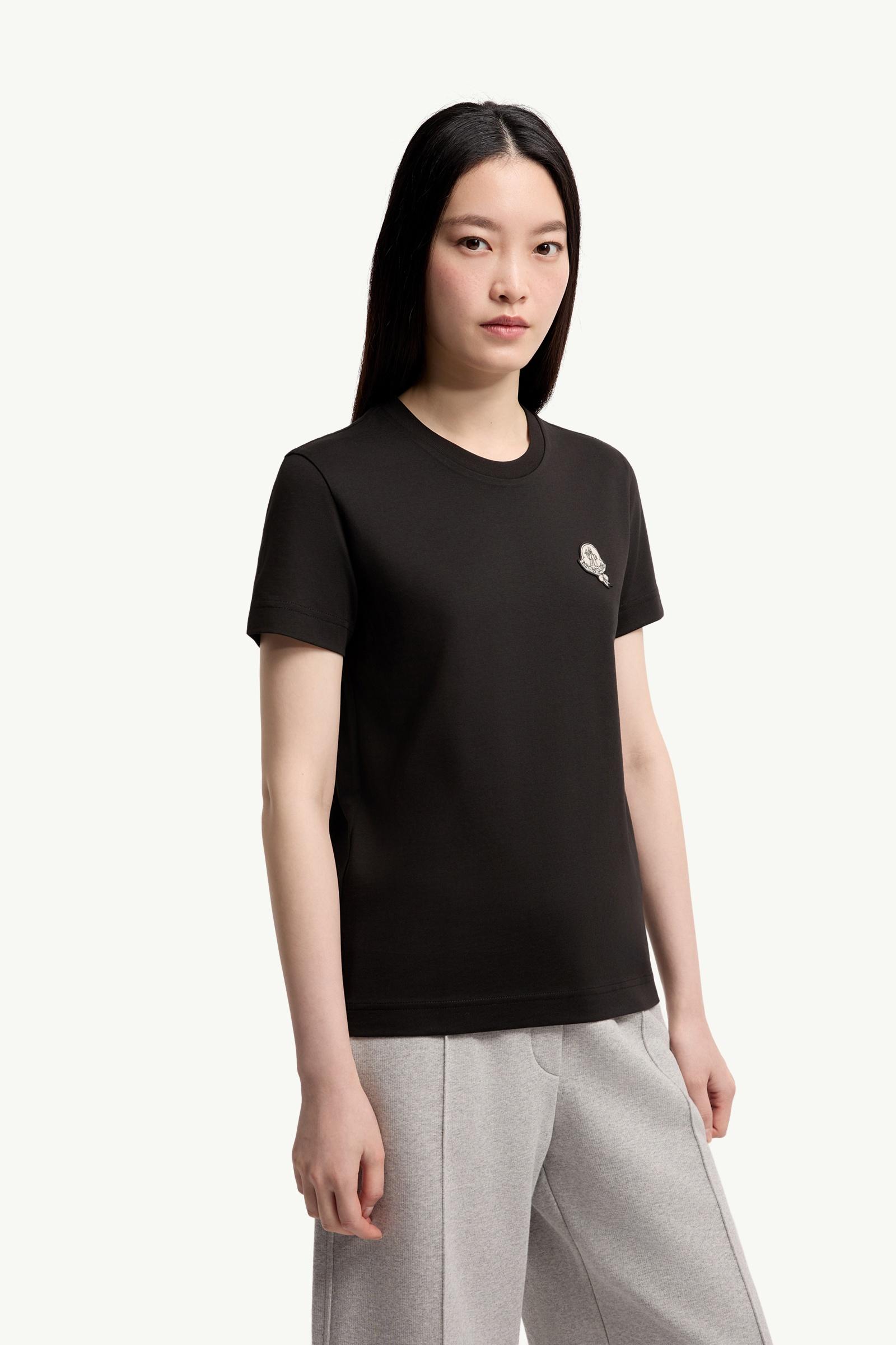 Moncler Logo Patch Cotton T-Shirt Black Black