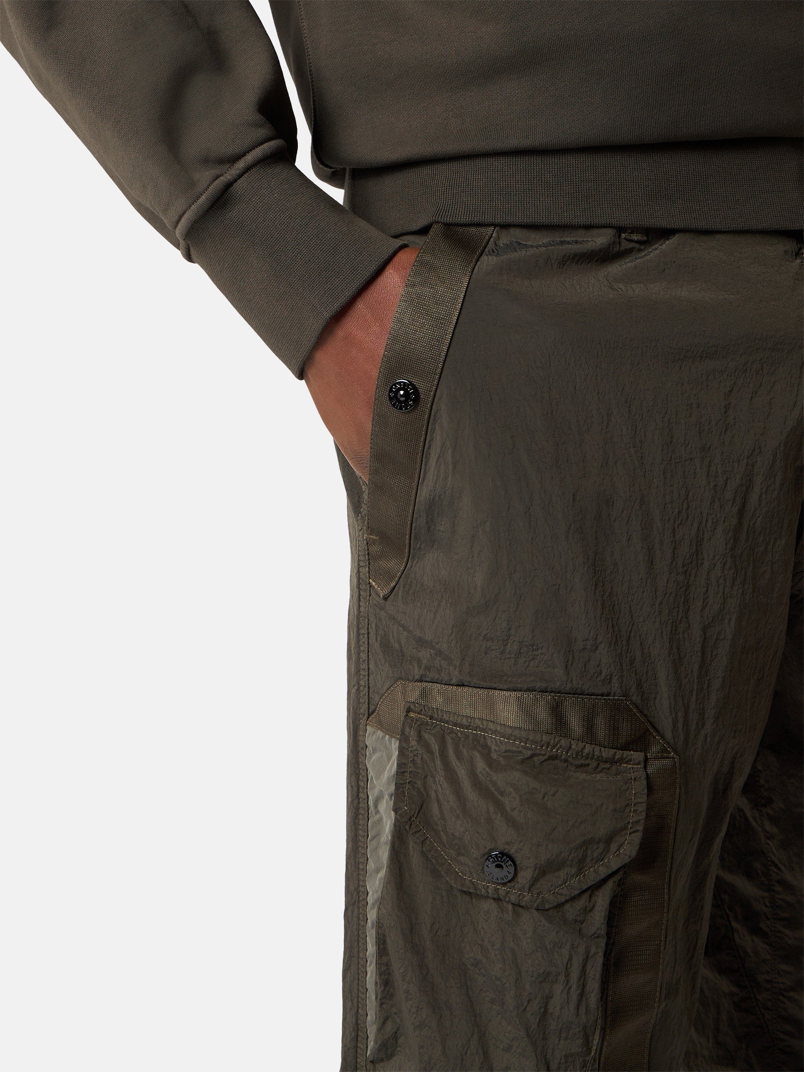 Stone Island Loose-Fit Cargo Trousers with Tape-Trim Pockets 3100010