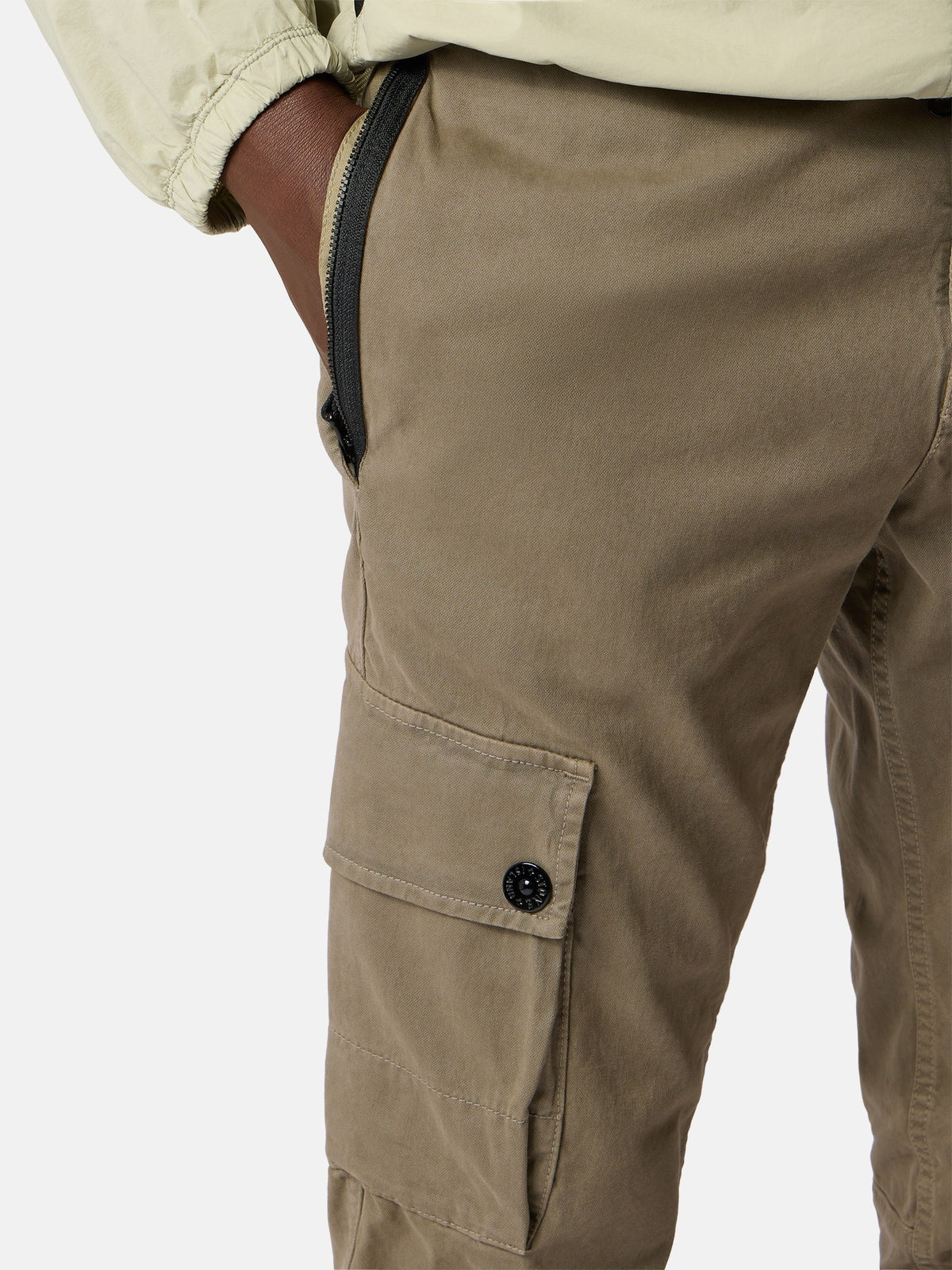 Stone Island Slim-Fit Cargo Trousers with Zip Pockets 3100034