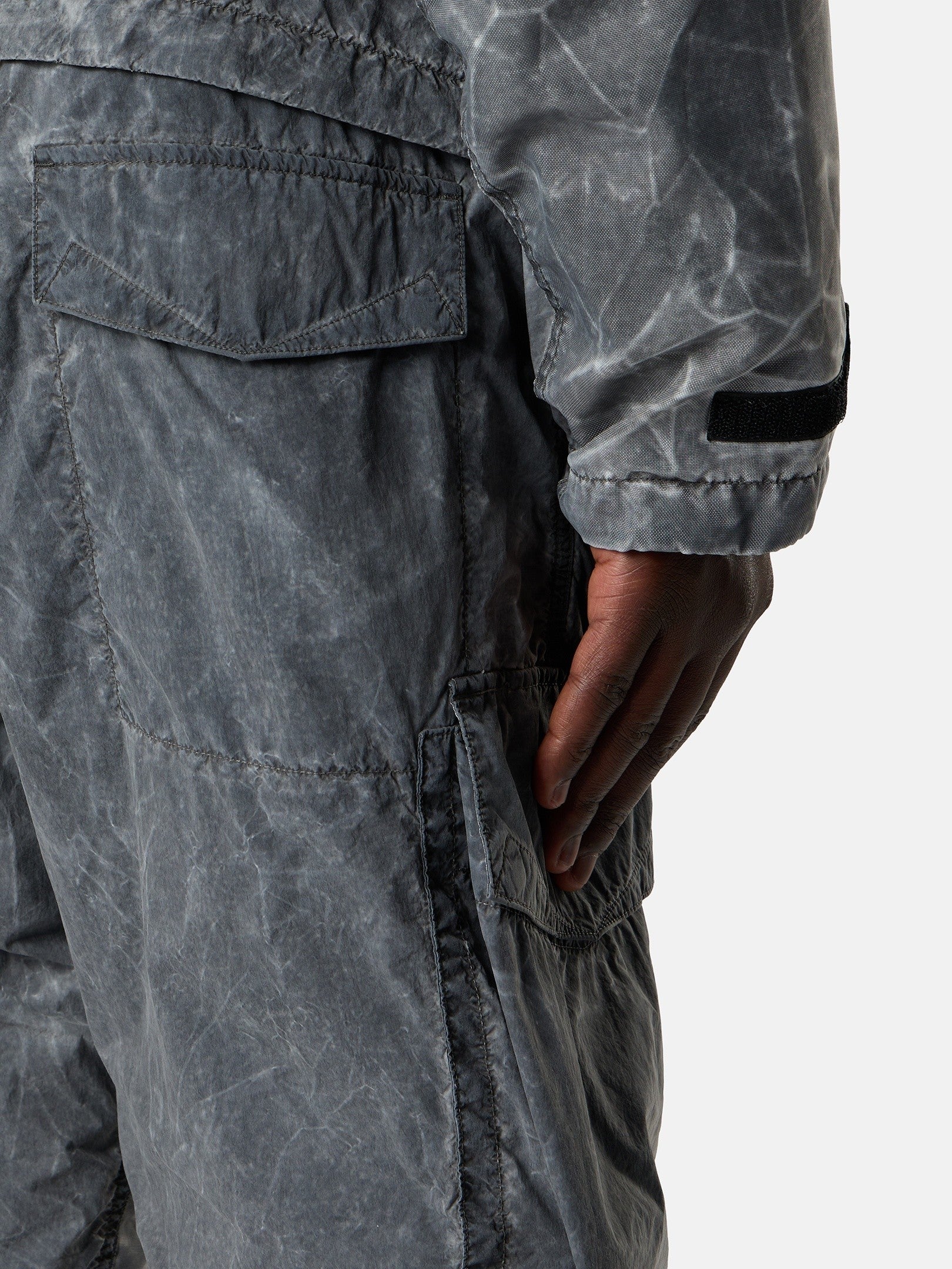 Stone Island Loose-Fit Cargo Trousers with Iridescent Finish 3100053