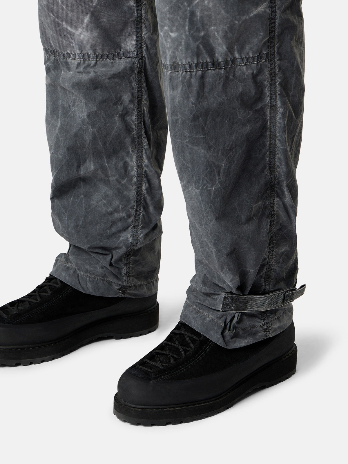 Stone Island Loose-Fit Cargo Trousers with Iridescent Finish 3100053