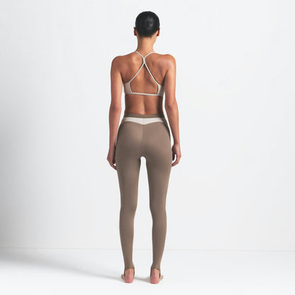 Skims Nikeskims Shine Drawcord Stirrup 26" Legging Truffle And Stone