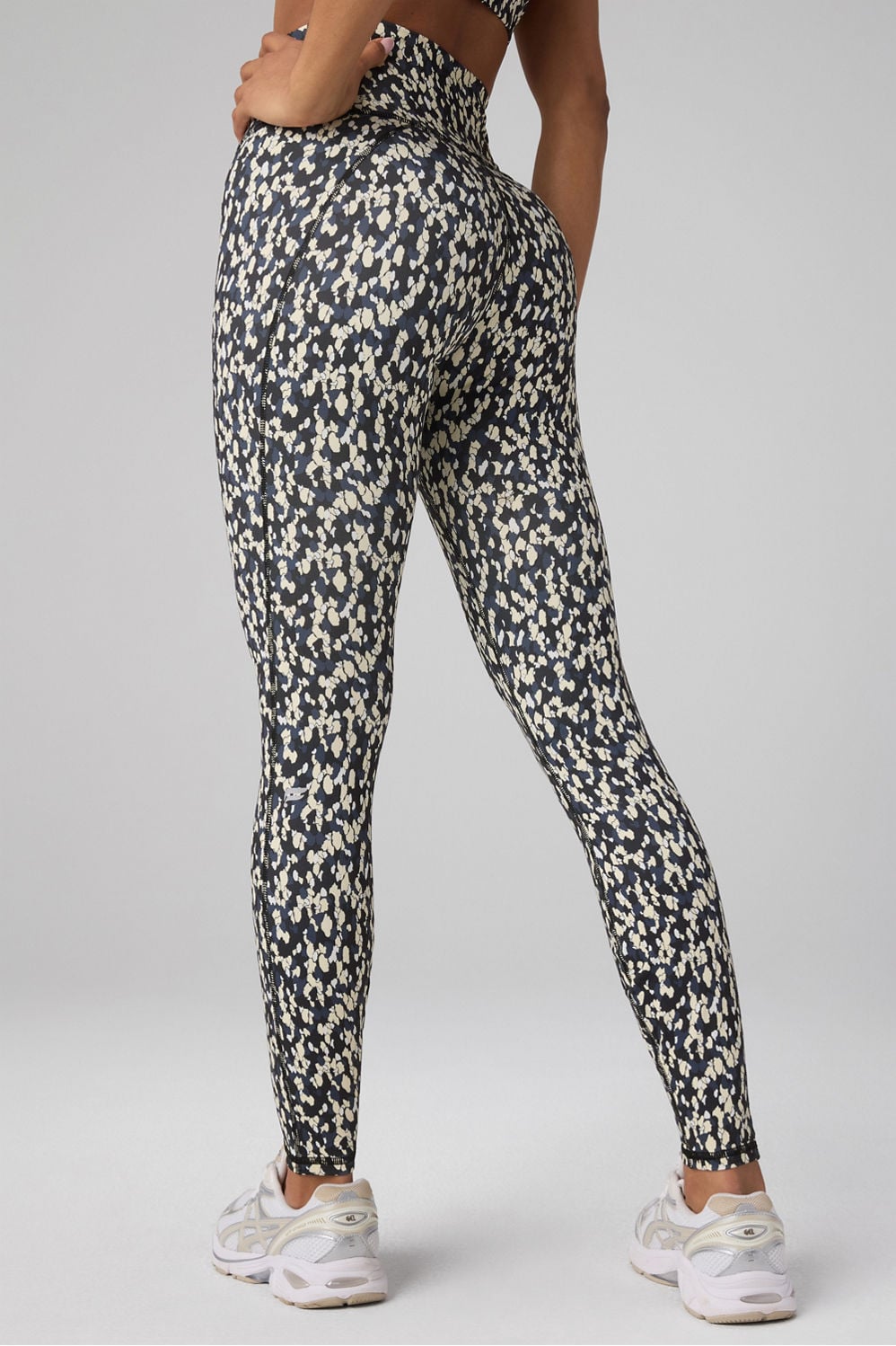 #color_black-textural-dots