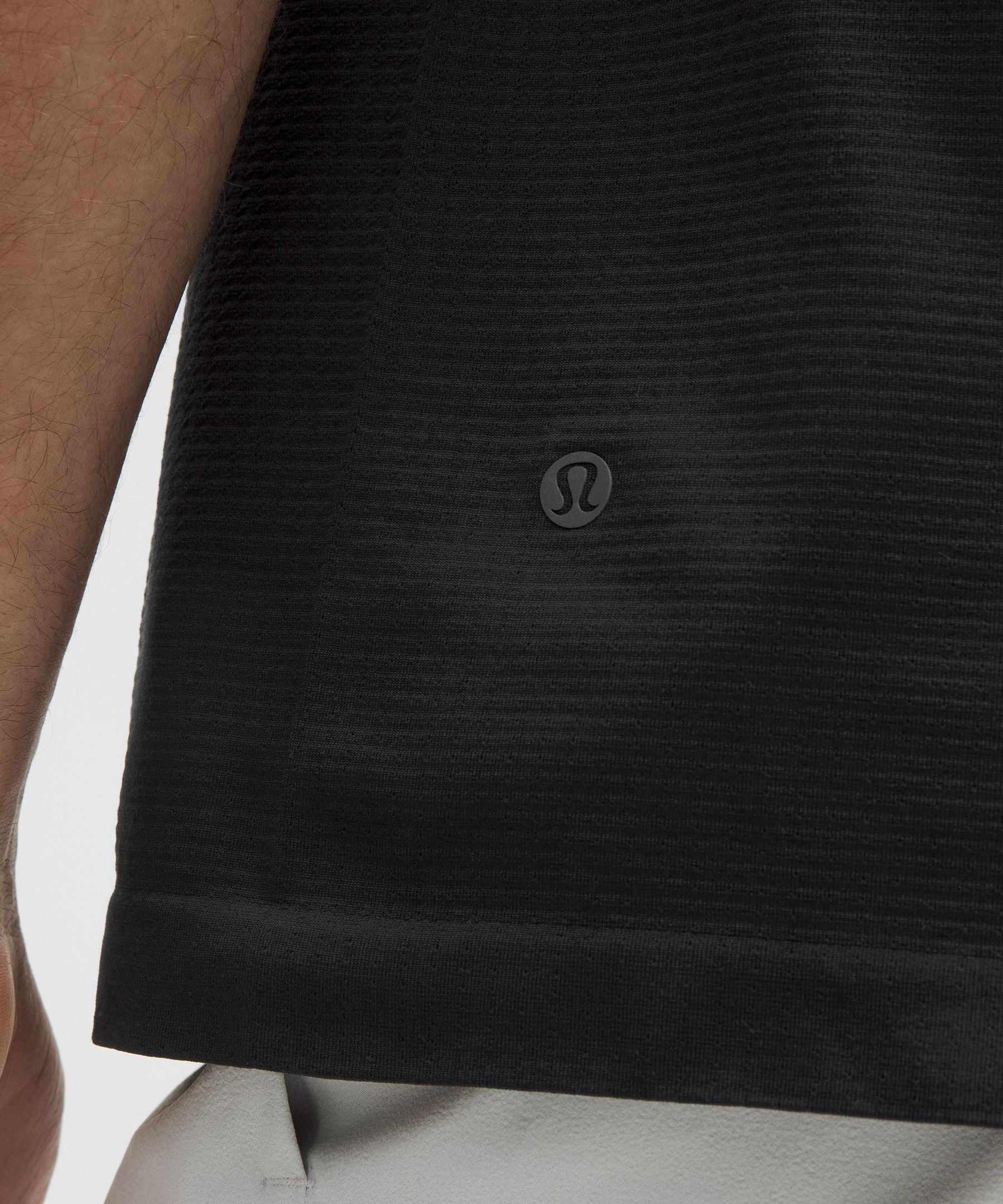 Lululemon Metal Vent Tech Sleeveless Shirt *Updated Fit Black/Black