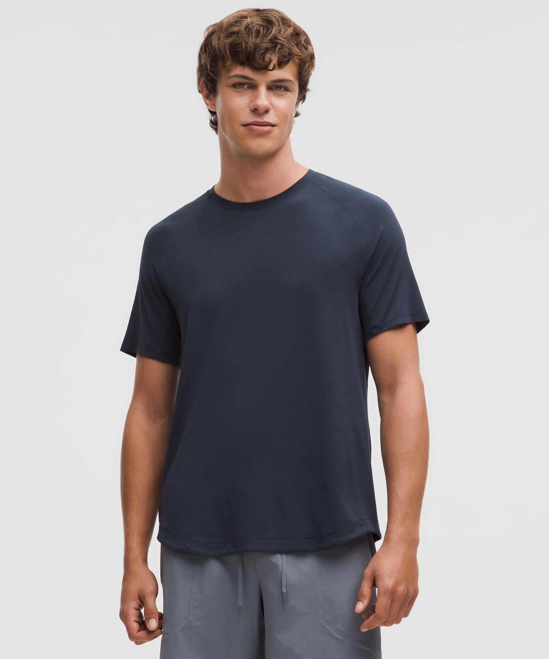Lululemon License to Train Short-Sleeve Shirt True Navy