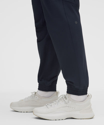 Lululemon License to Train Textured Jogger *Shorter