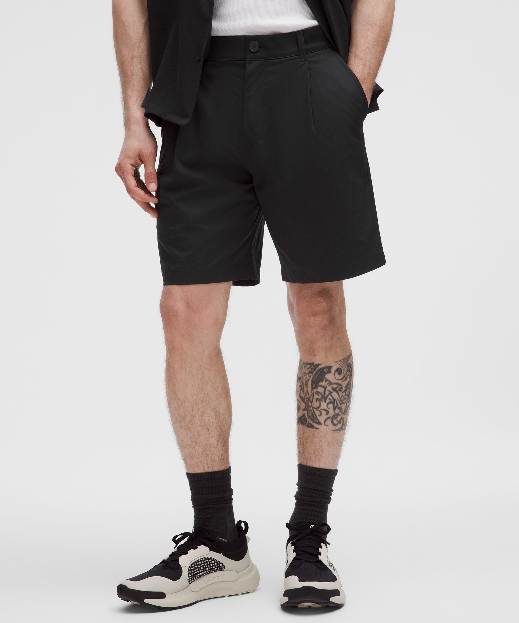 Lululemon Woven Relaxed-Fit Pleated Short 8"