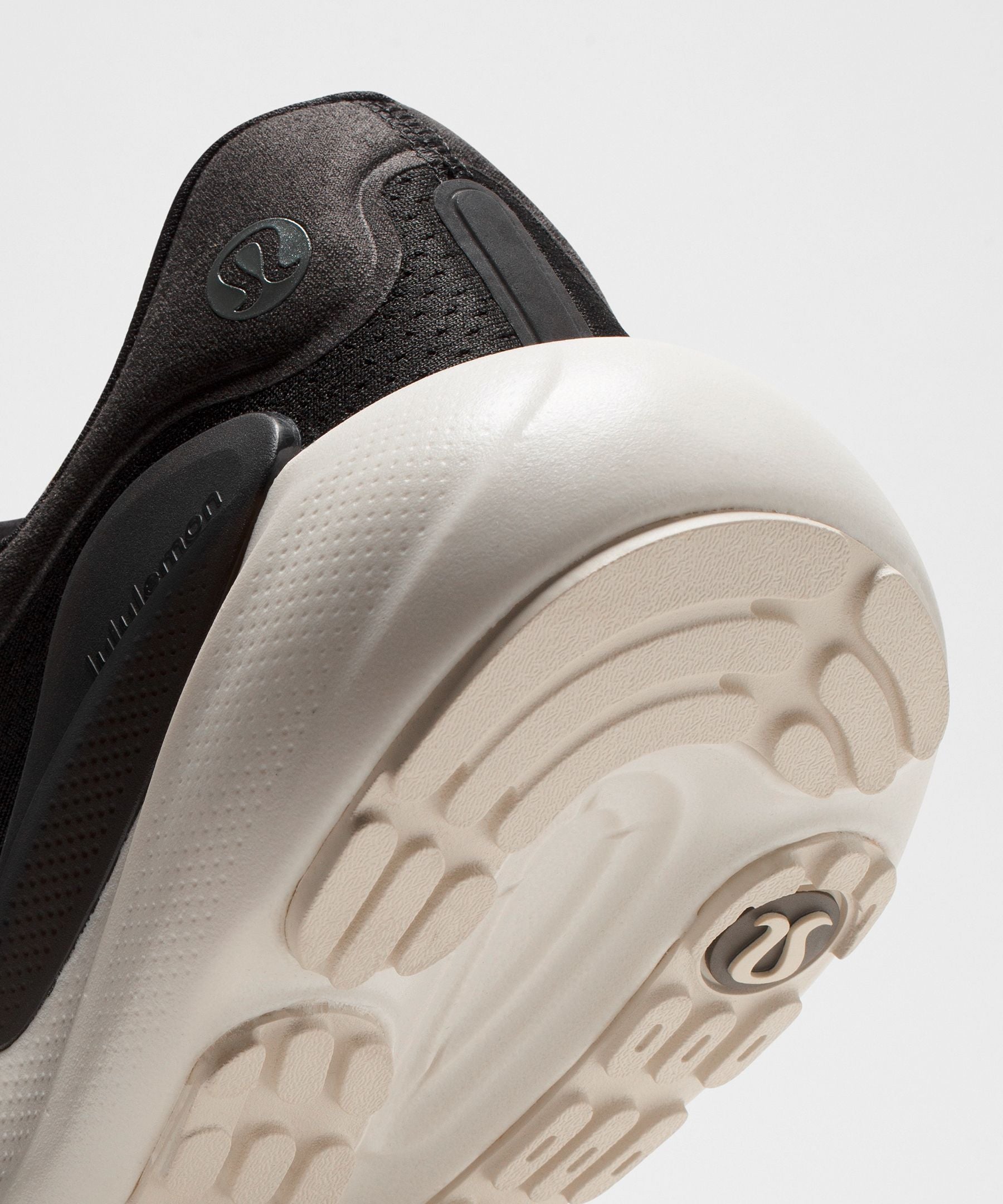 Lululemon Men's Beyondfeel Running Shoe Black/Bone/Rover