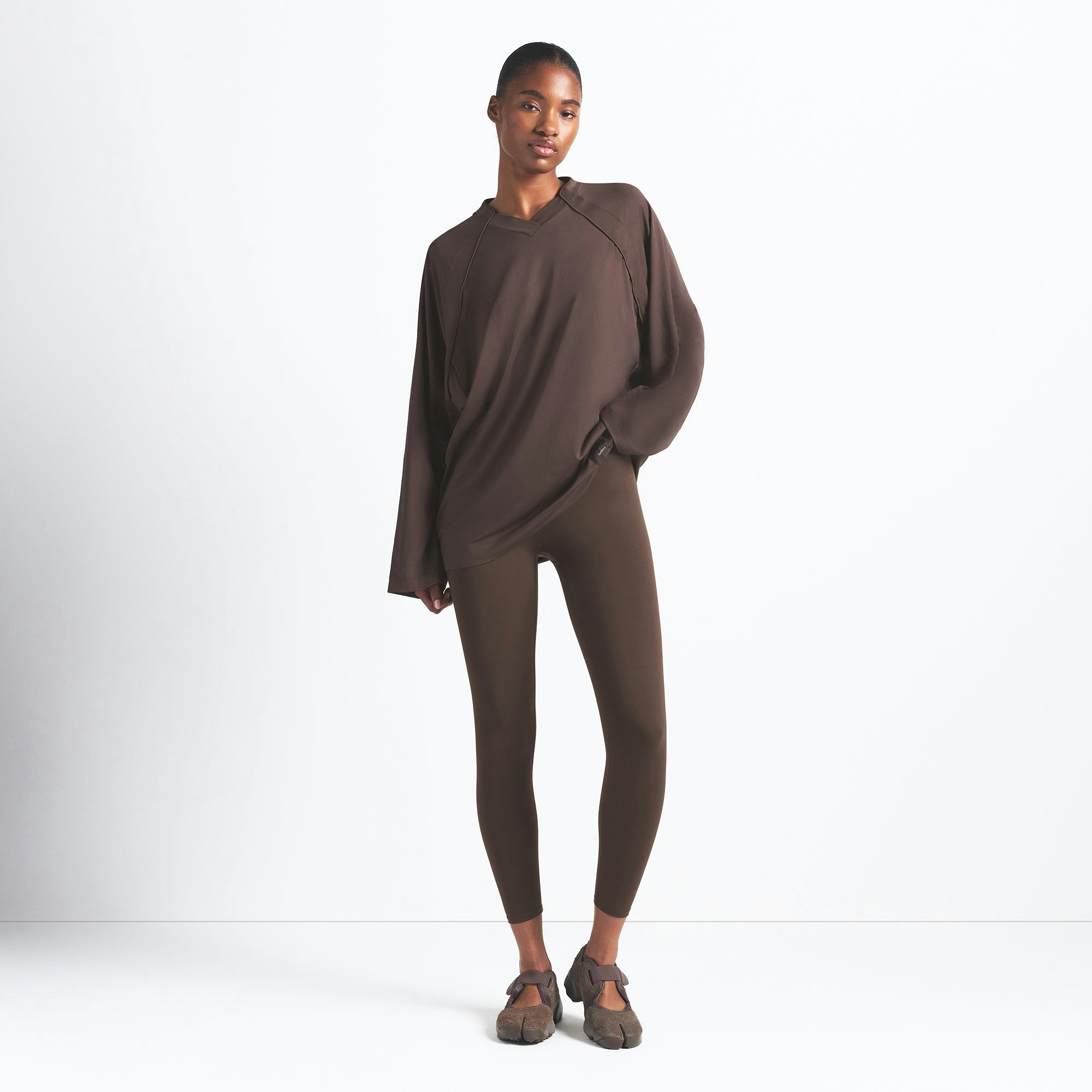 Skims Nikeskims Airy V-Neck Oversized Long Sleeve Top Dark Sepia