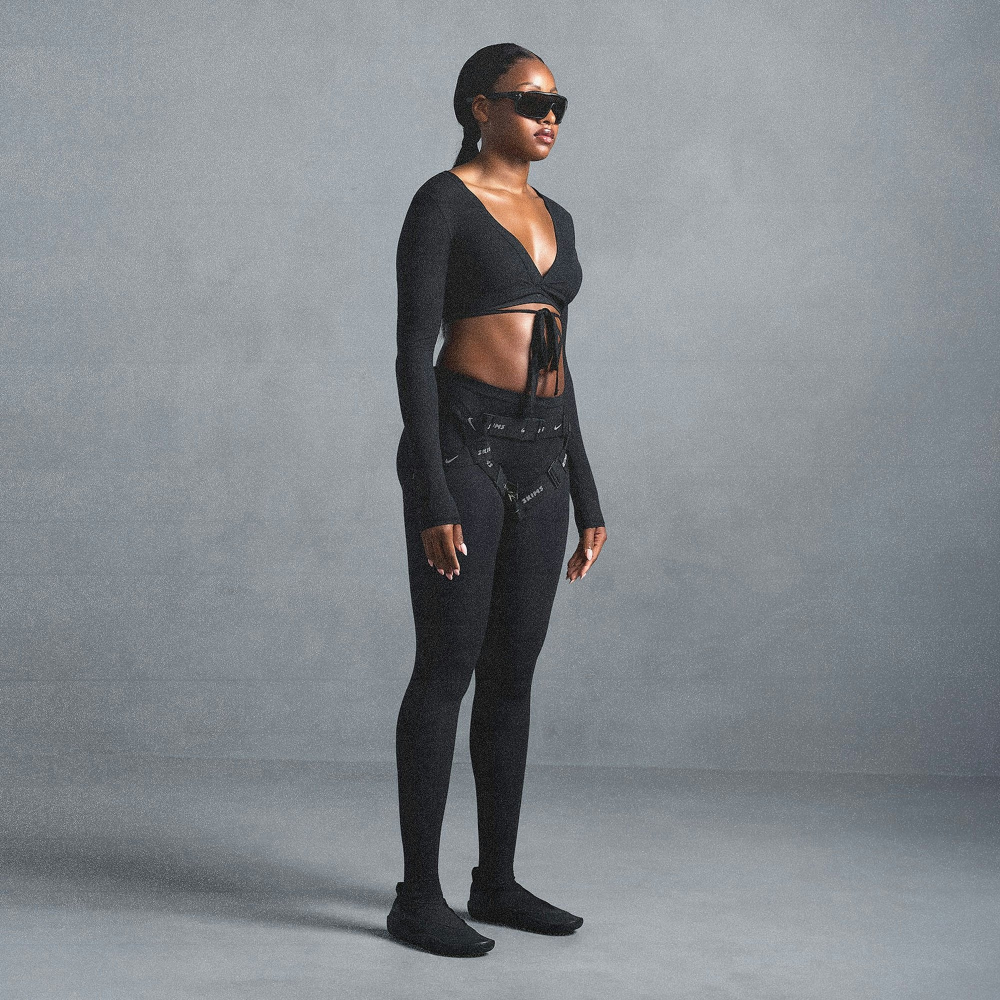 Skims Nikeskims Weightless Layers Wrap Top Obsidian