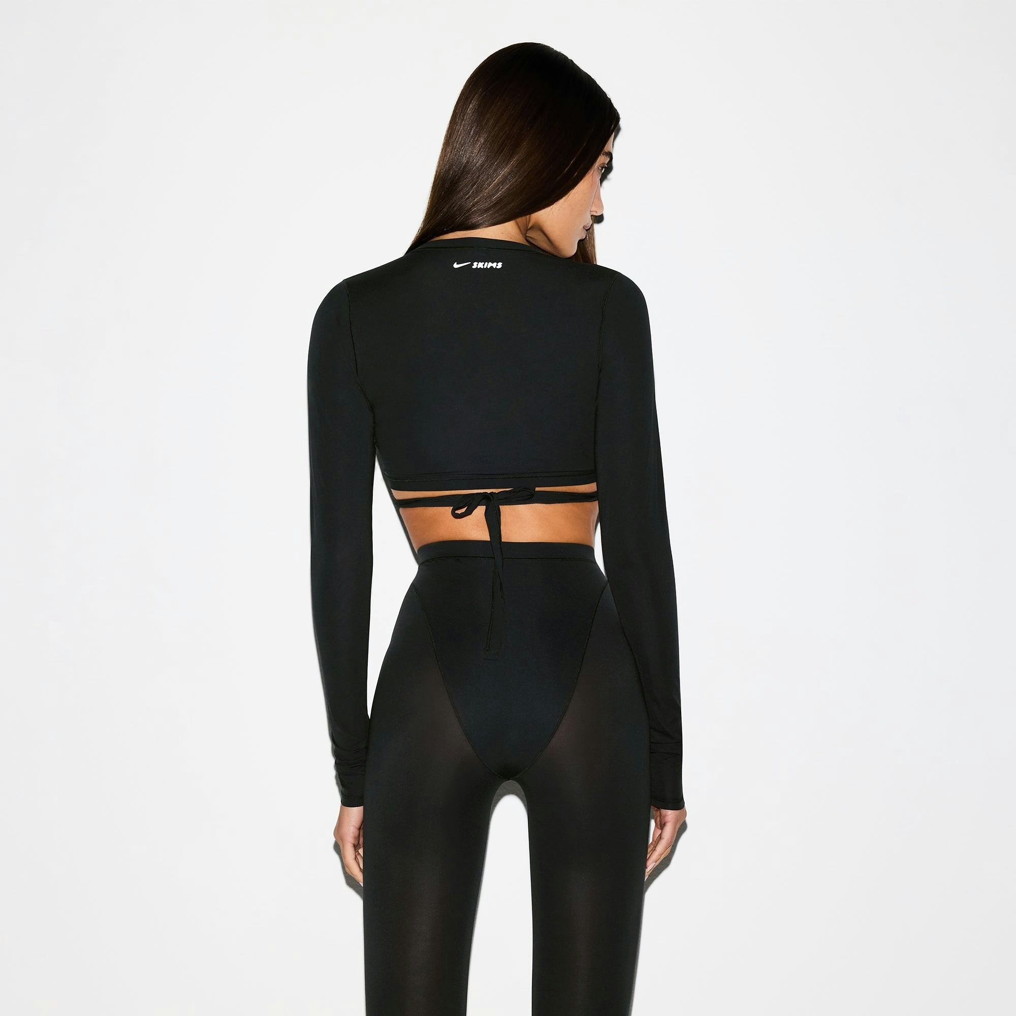 Skims Nikeskims Weightless Layers Wrap Top Obsidian