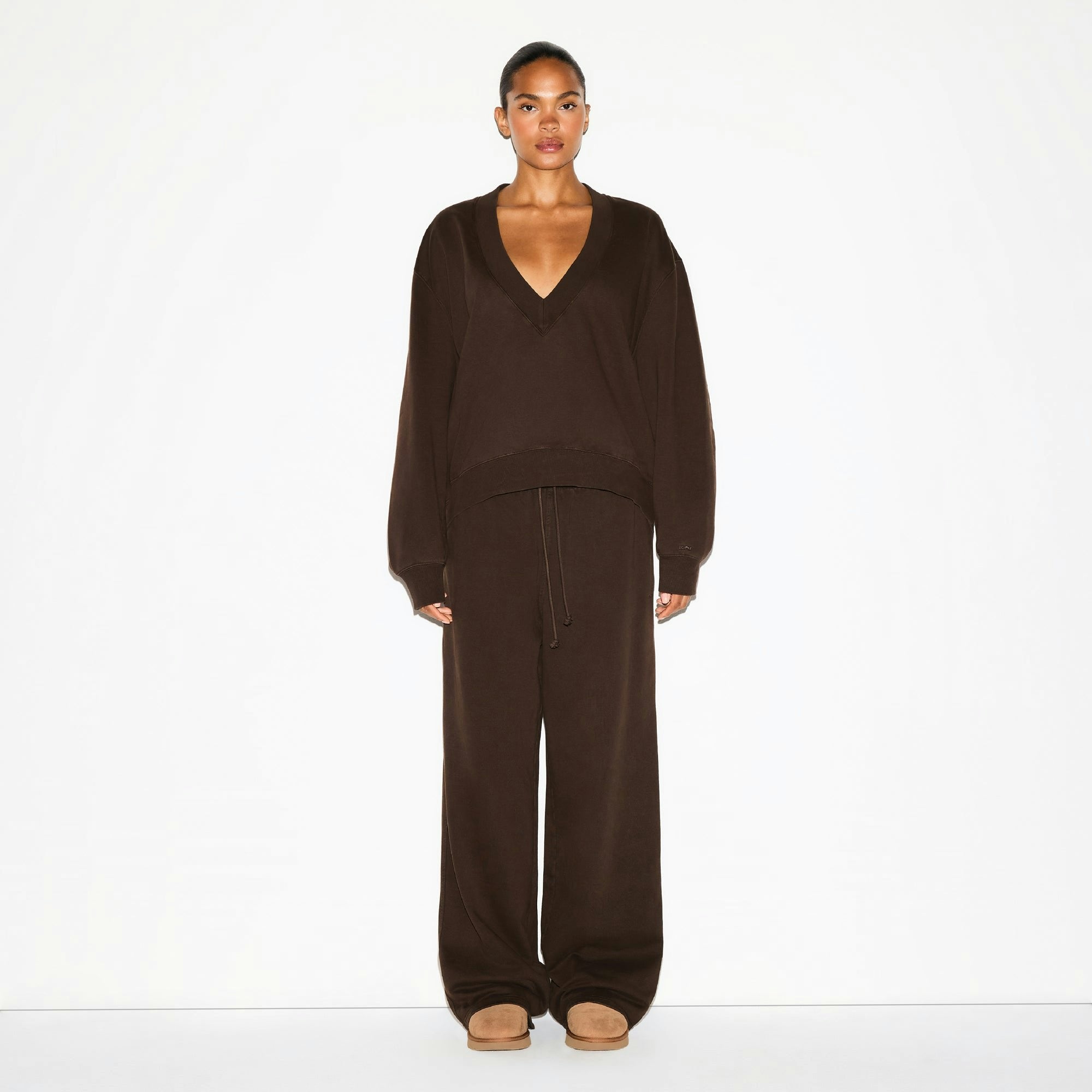 BOYFRIEND FLEECE V NECK PULLOVER