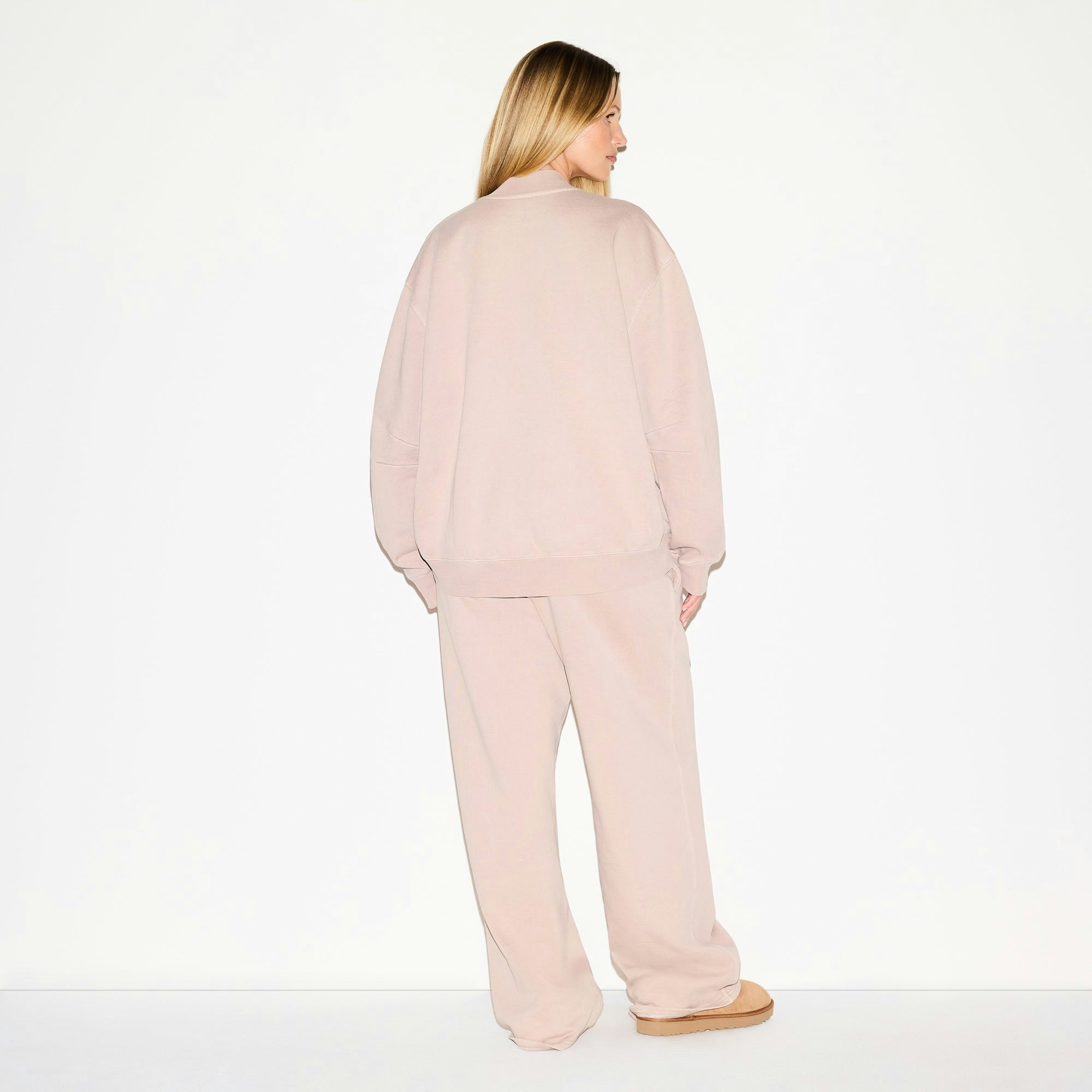 BOYFRIEND FLEECE V NECK PULLOVER