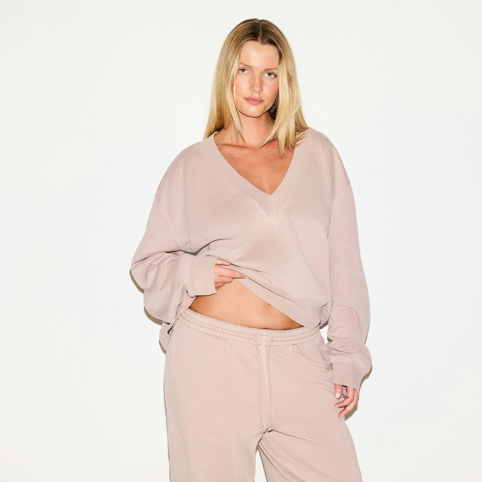 BOYFRIEND FLEECE V NECK PULLOVER