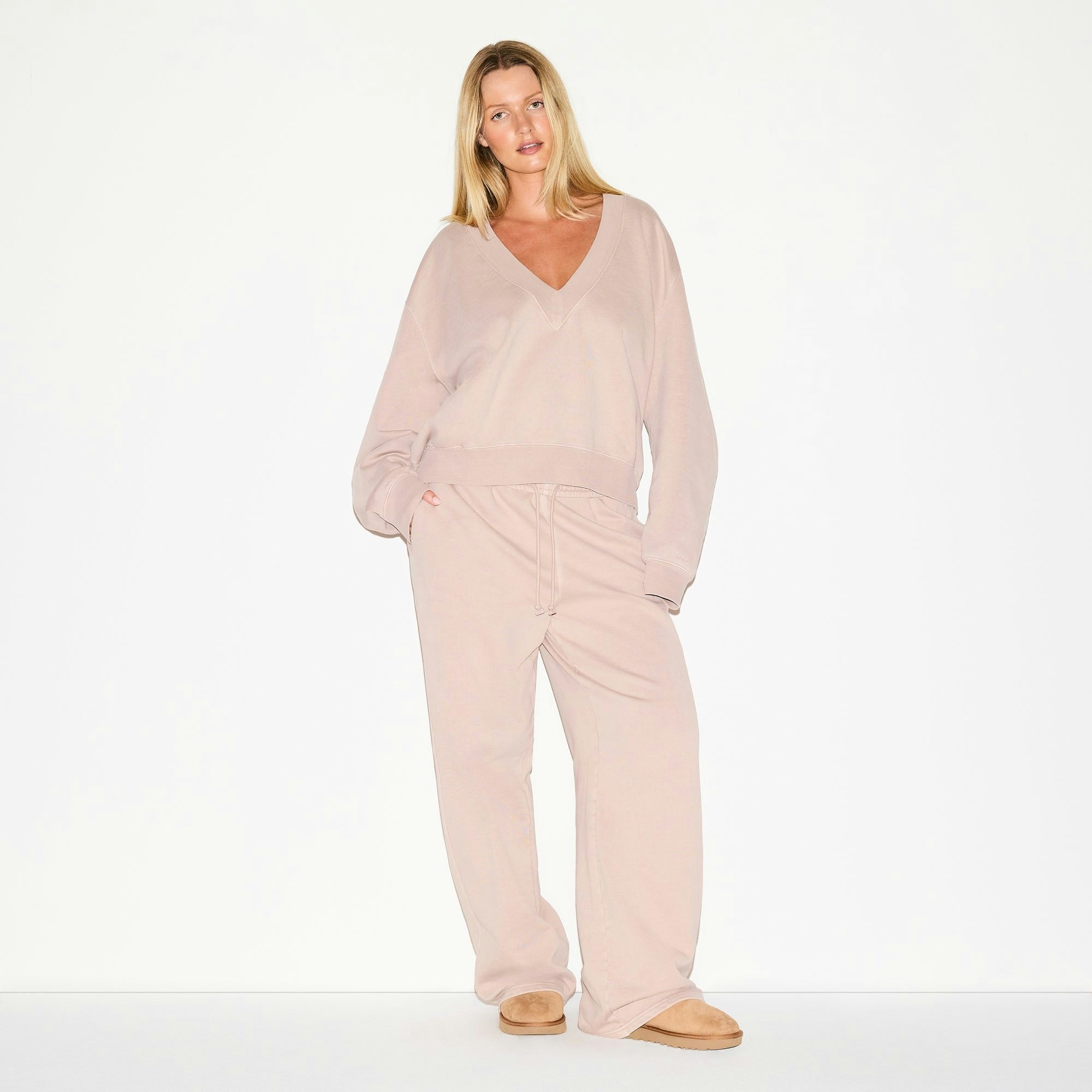 Skims Boyfriend Fleece Oversized V Neck Pullover Light Fawn