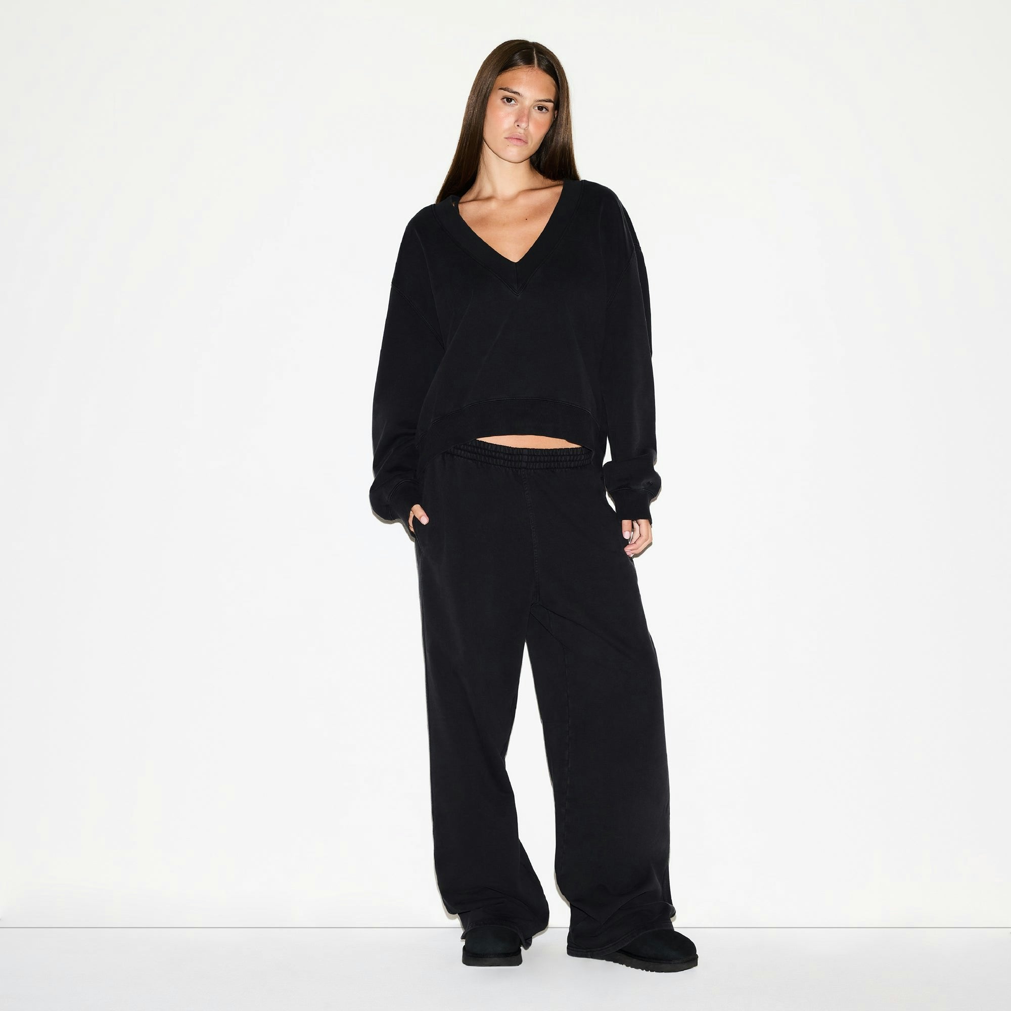 BOYFRIEND FLEECE V NECK PULLOVER
