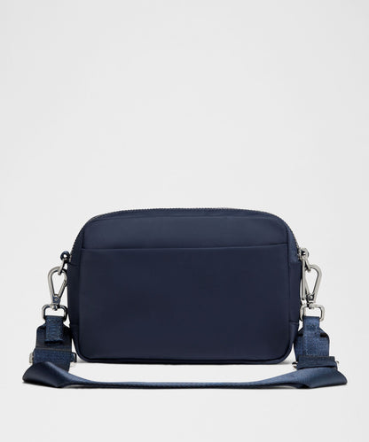 Lululemon Everywhere Crossbody Bag 2L *Metal Hardware
